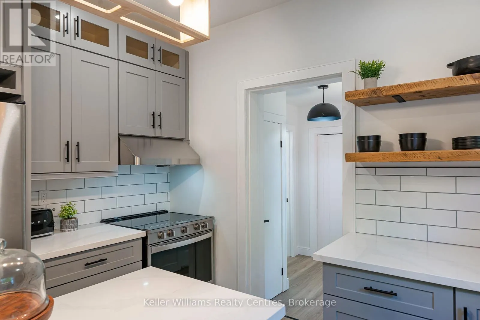 525 8TH ST A E