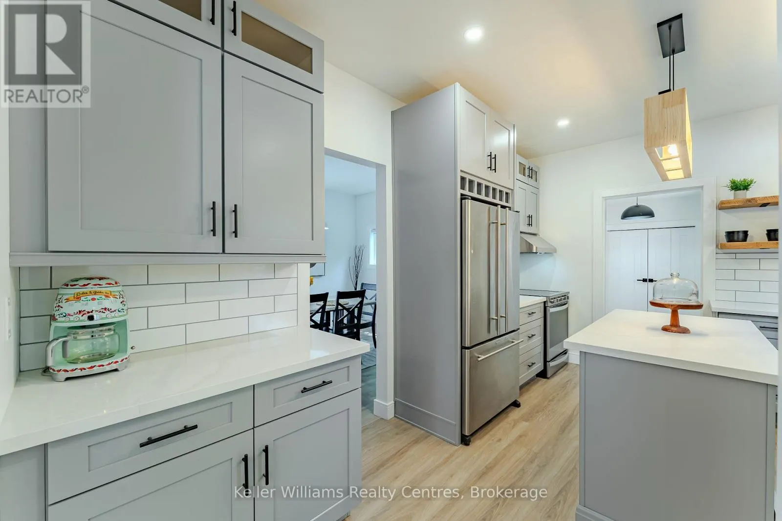 525 8TH ST A E