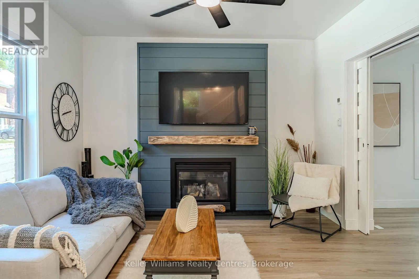 525 8TH ST A E