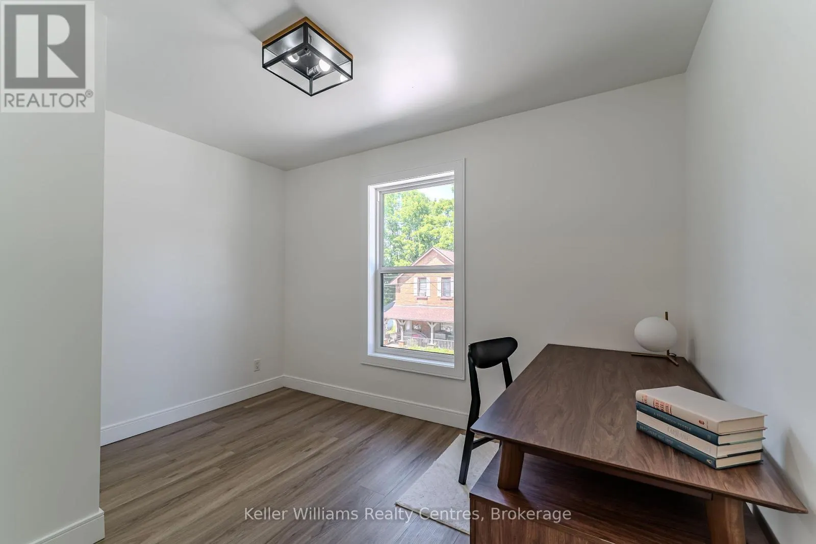 525 8TH ST A E