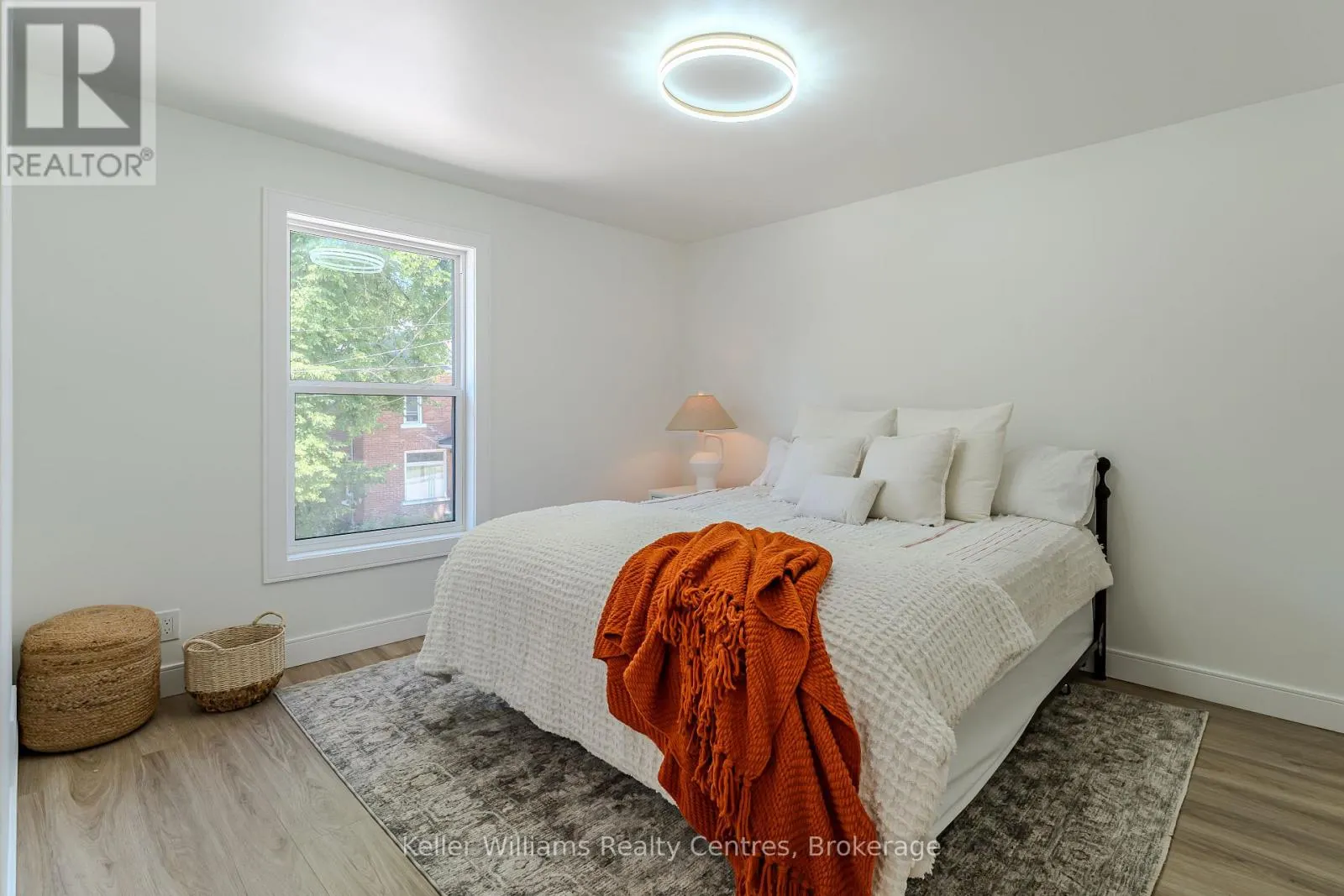 525 8TH ST A E