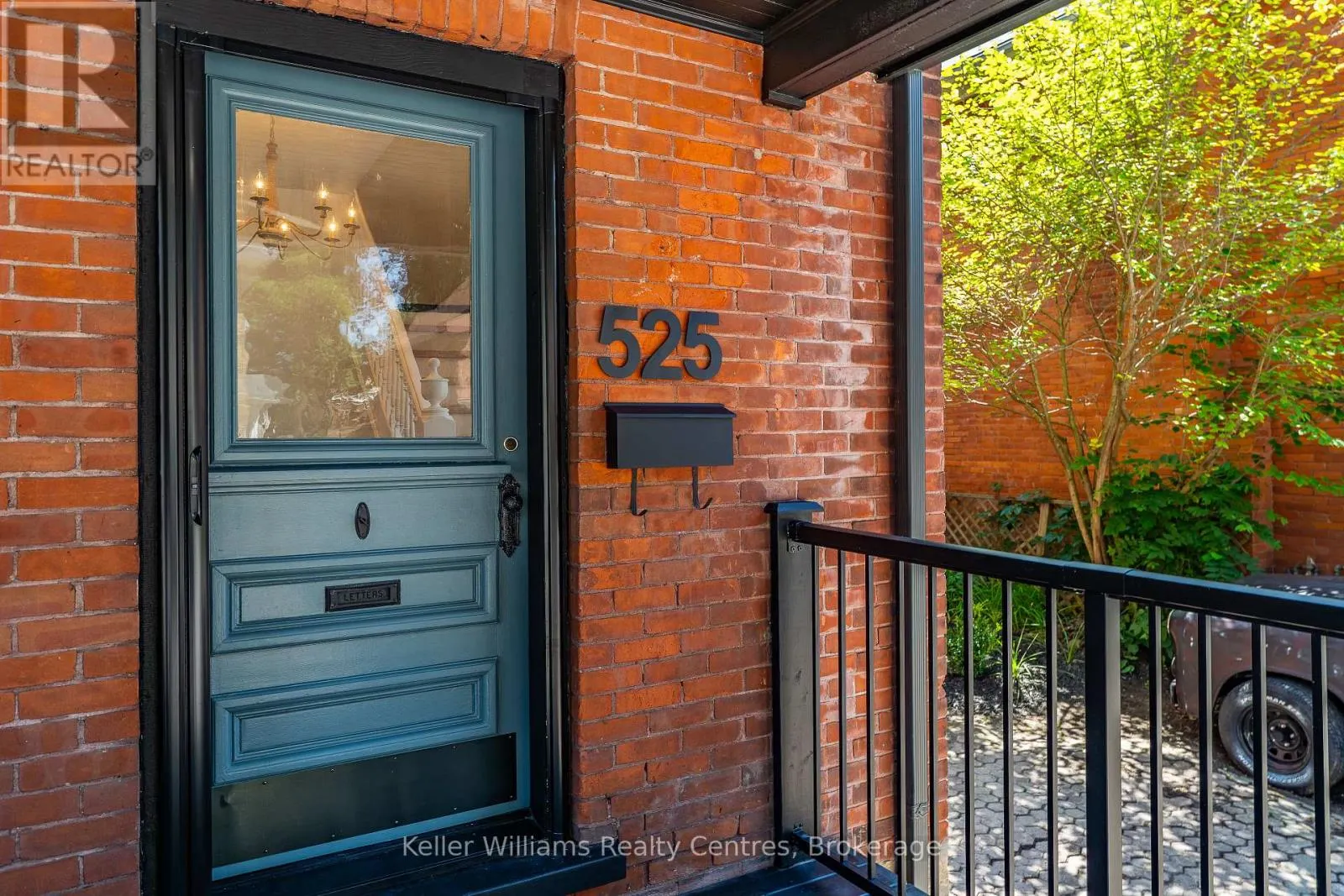 525 8TH ST A E