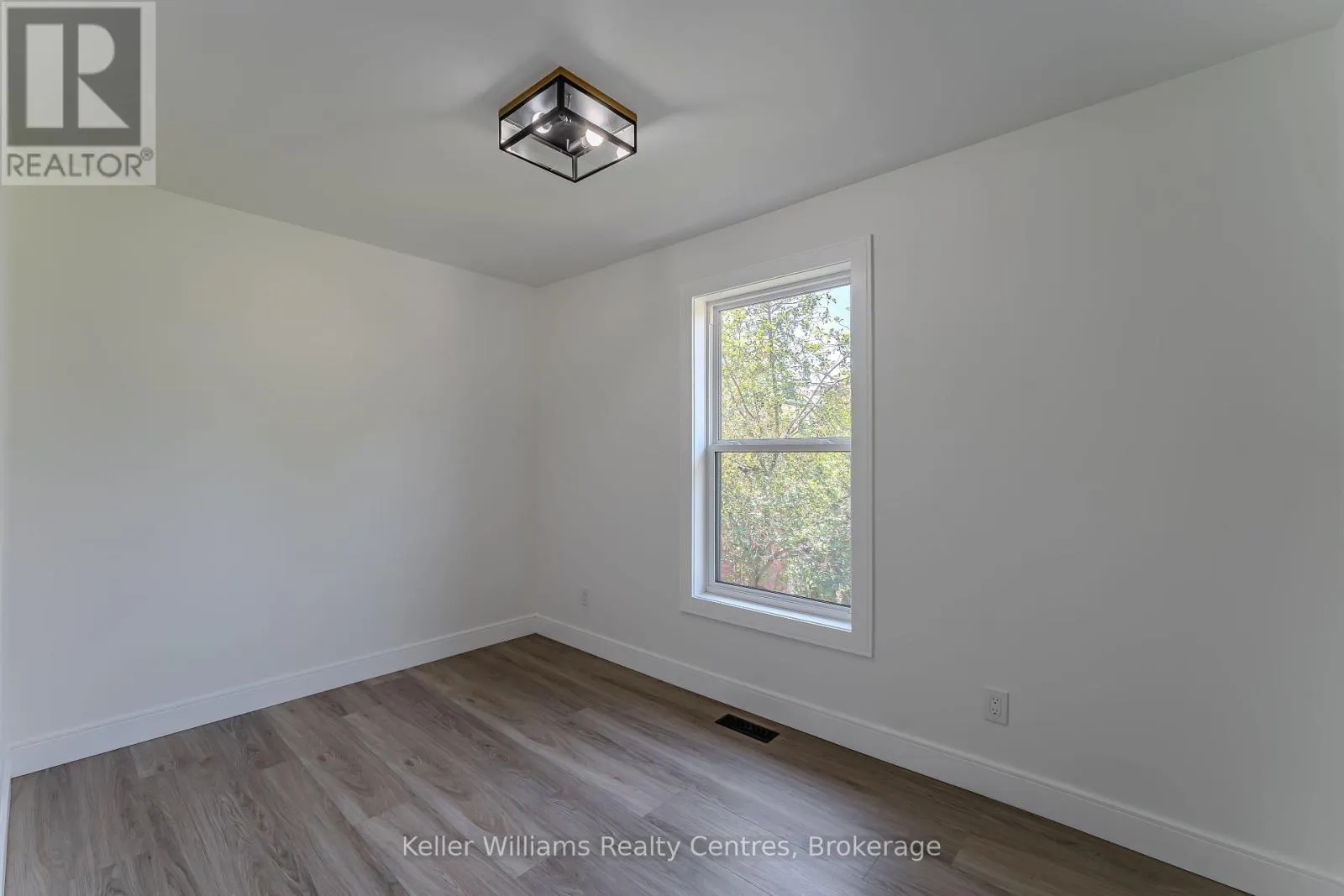 525 8TH ST A E