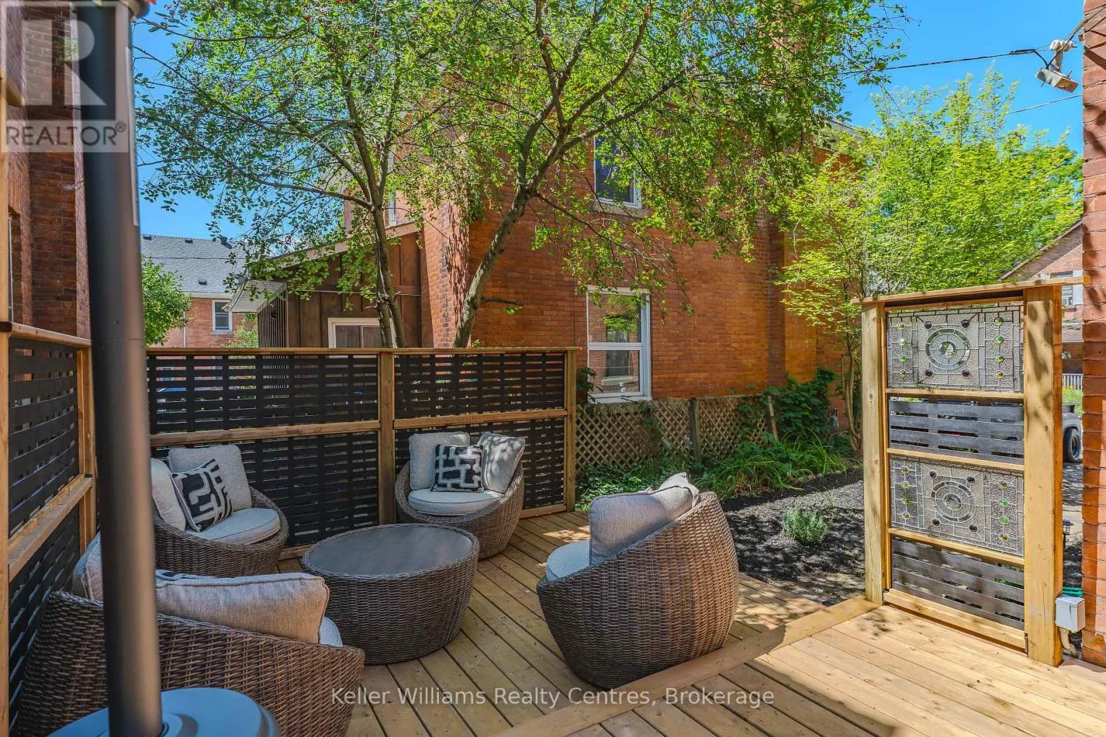 525 8TH ST A E