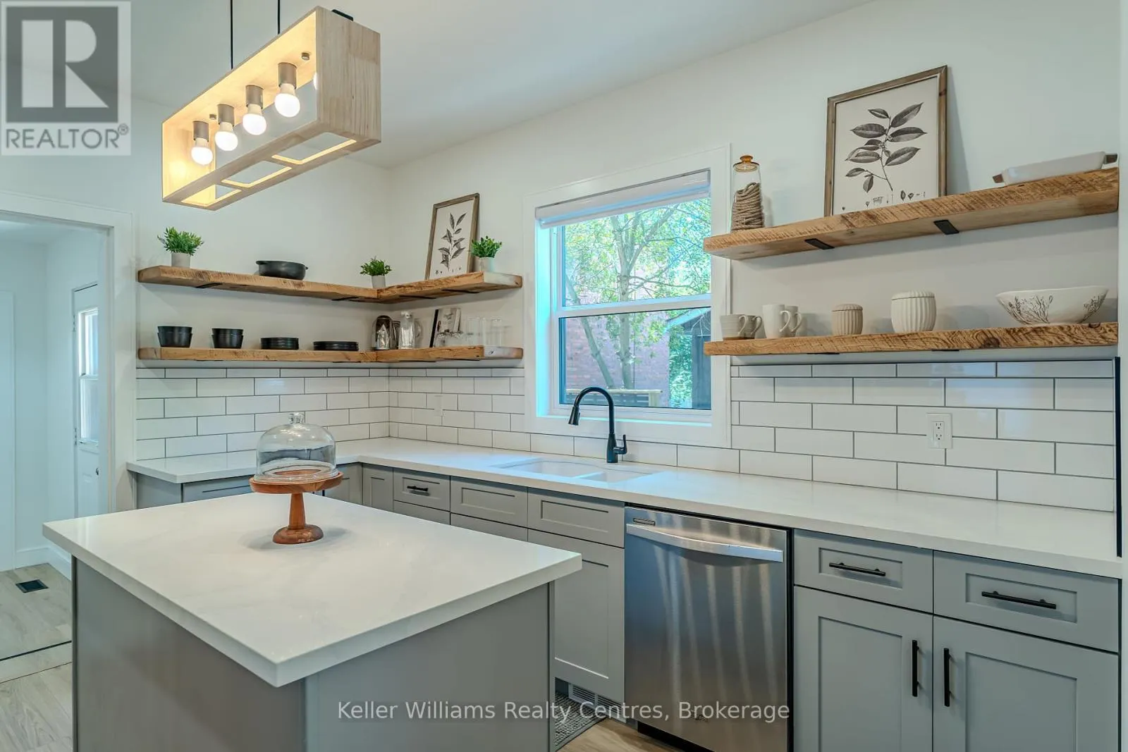 525 8TH ST A E