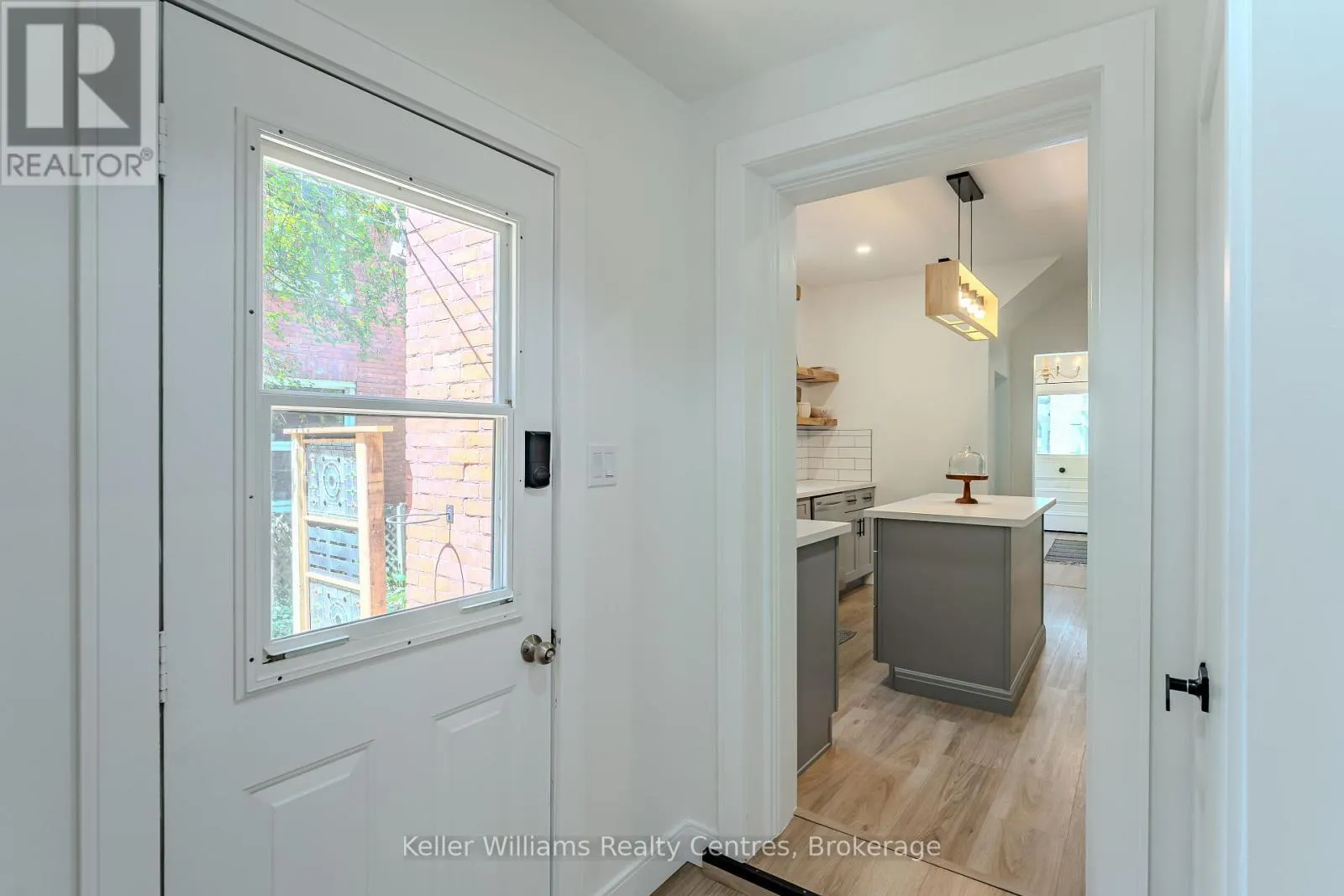 525 8TH ST A E