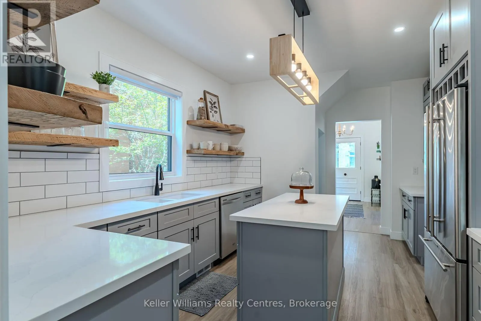 525 8TH ST A E