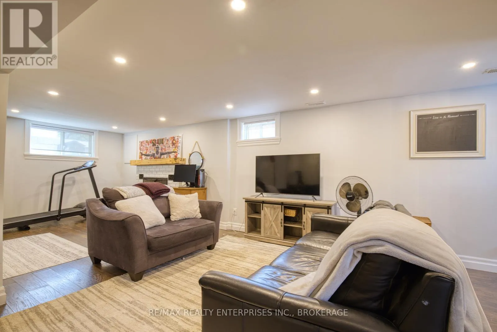 20 KAREN CRESCENT