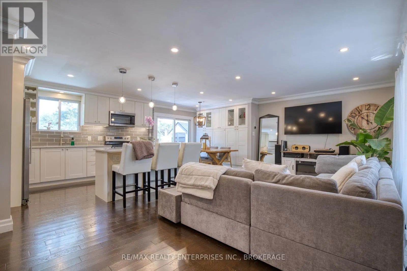 20 KAREN CRESCENT