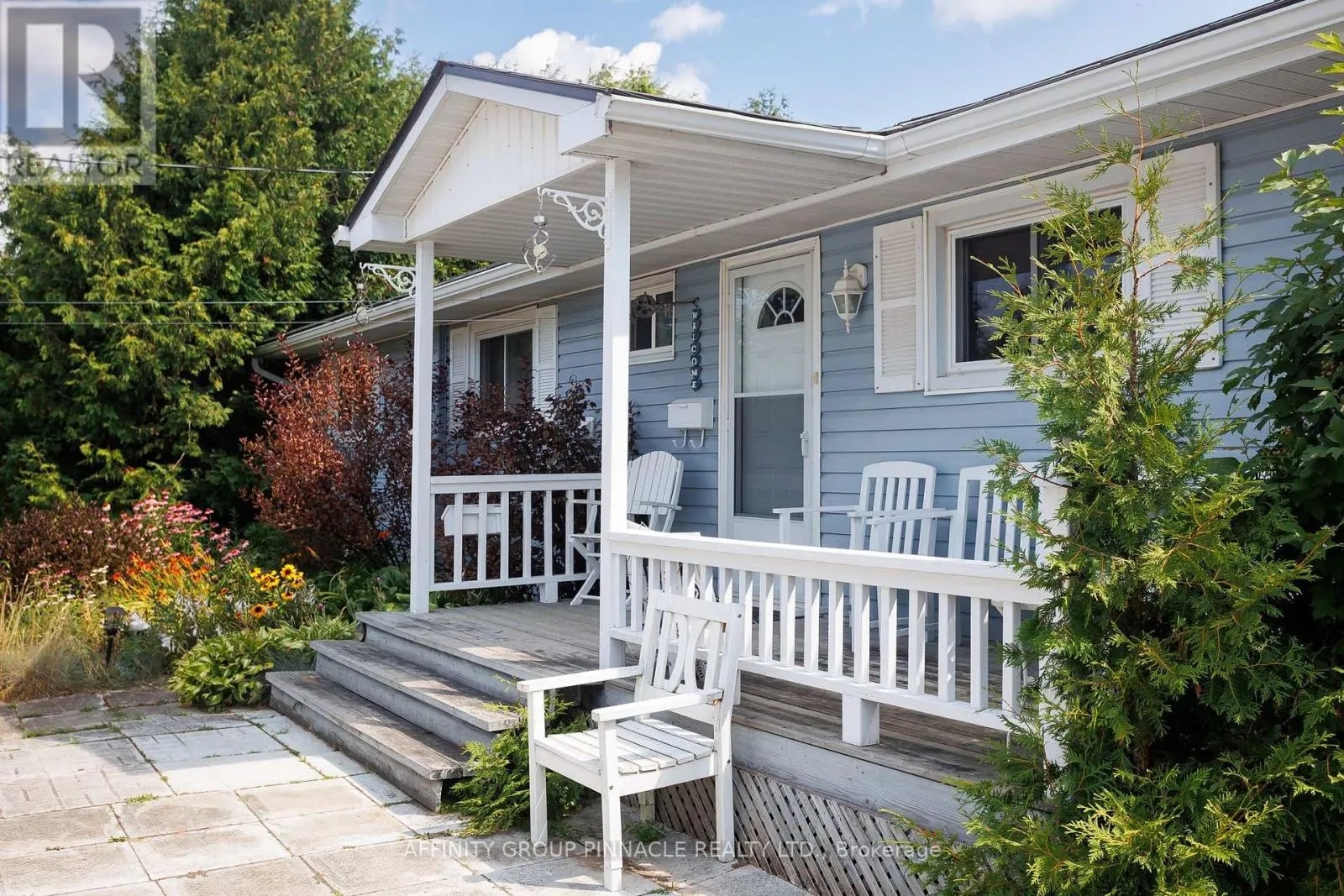 11 LAKEVIEW CRESCENT