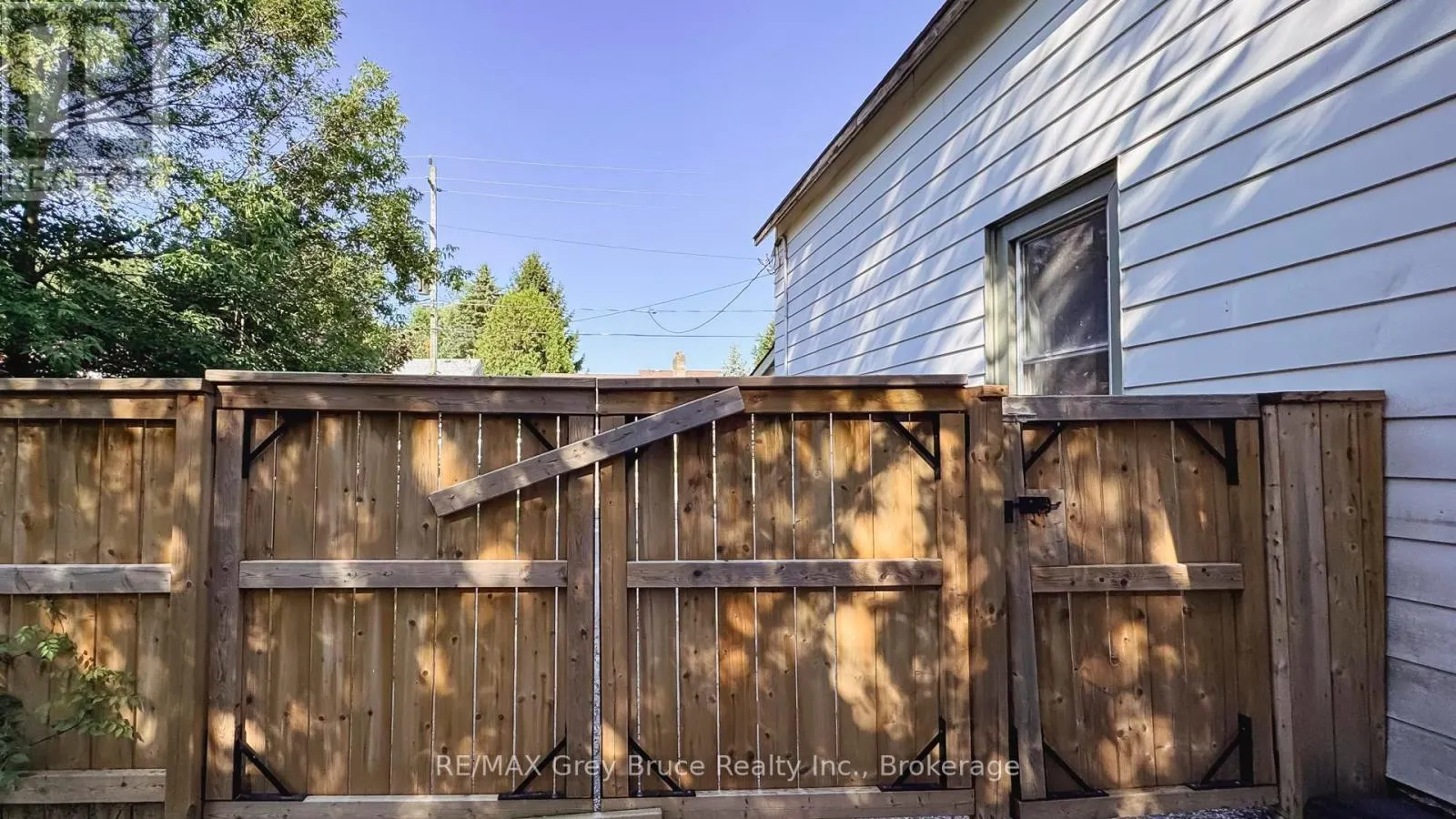 891 6TH AVENUE W