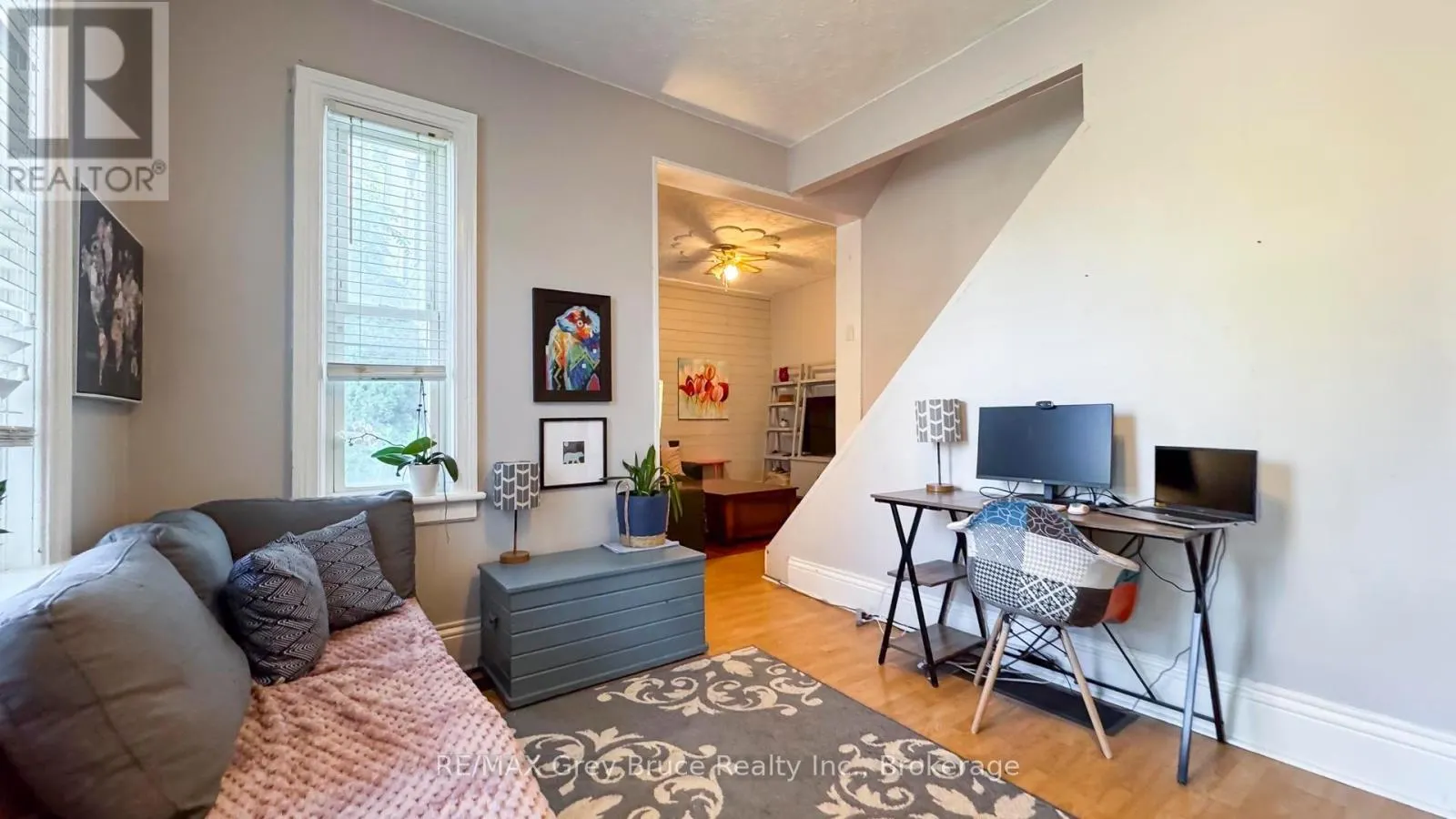 891 6TH AVENUE W