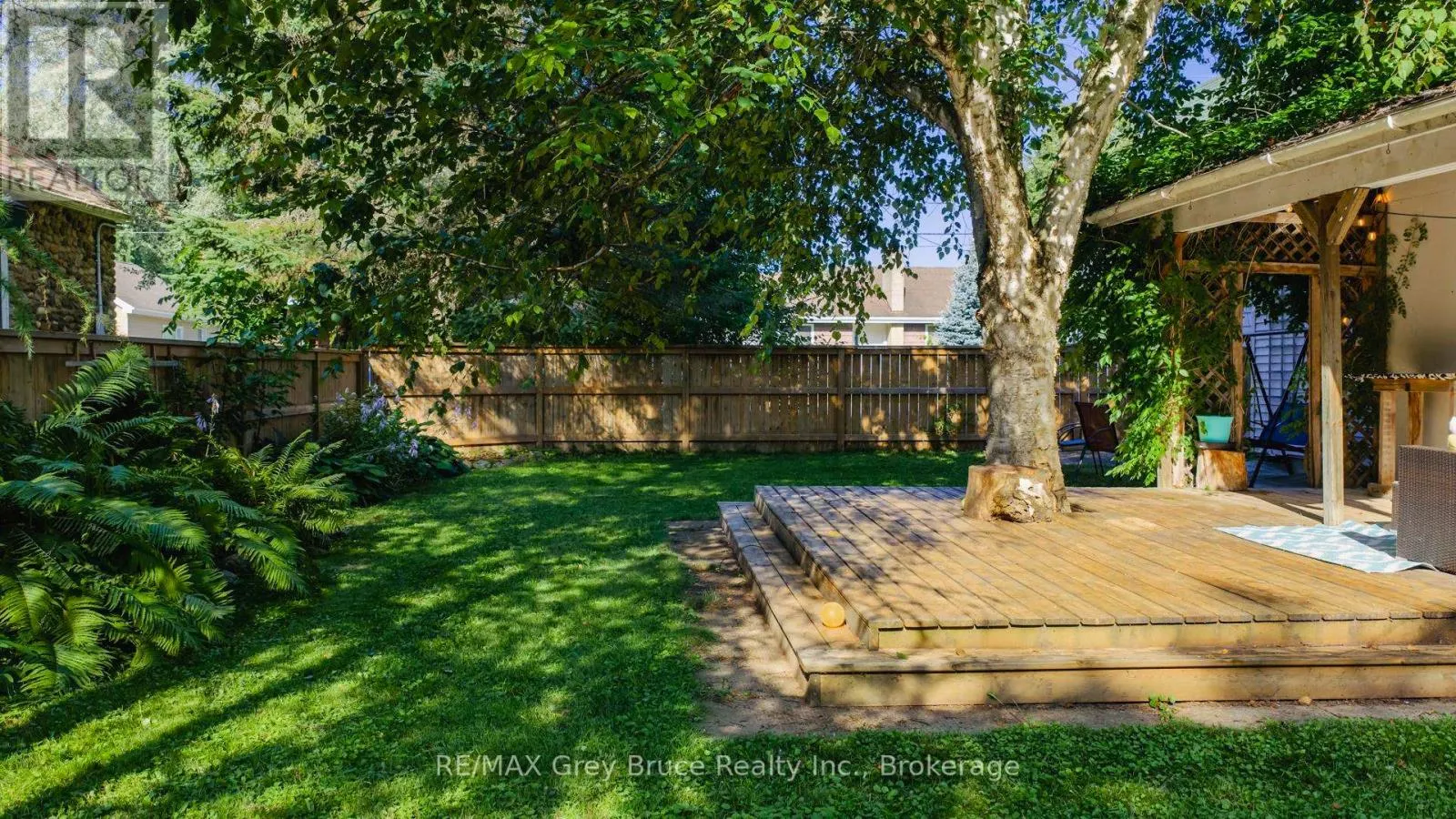 891 6TH AVENUE W