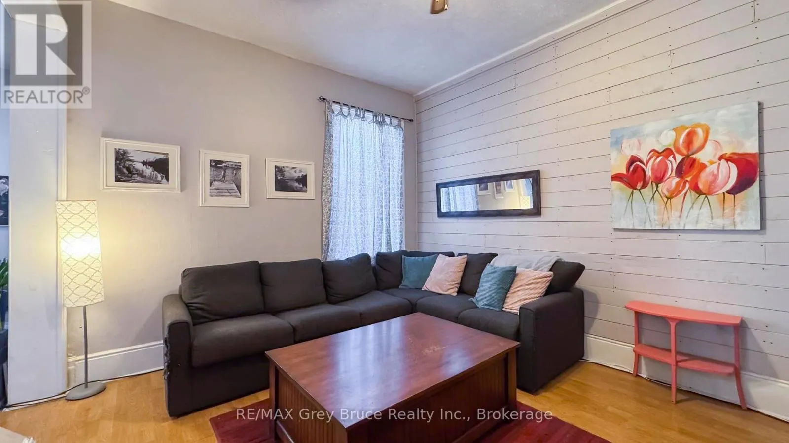 891 6TH AVENUE W