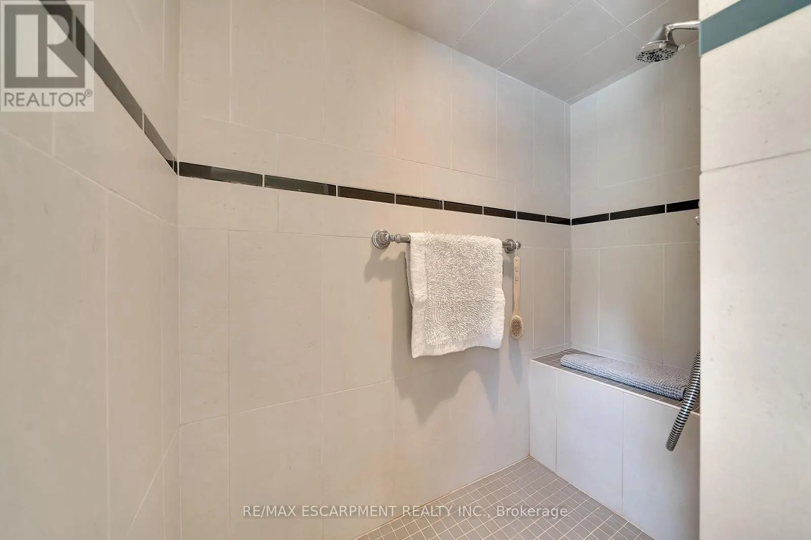14 SIMCOE BOULEVARD