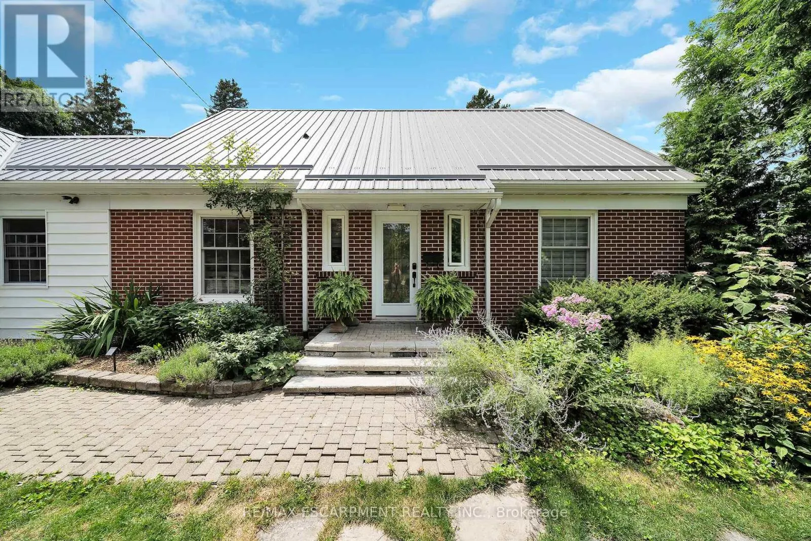 14 SIMCOE BOULEVARD