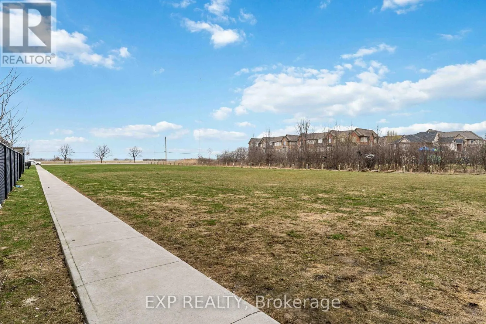 807 - 550 NORTH SERVICE ROAD