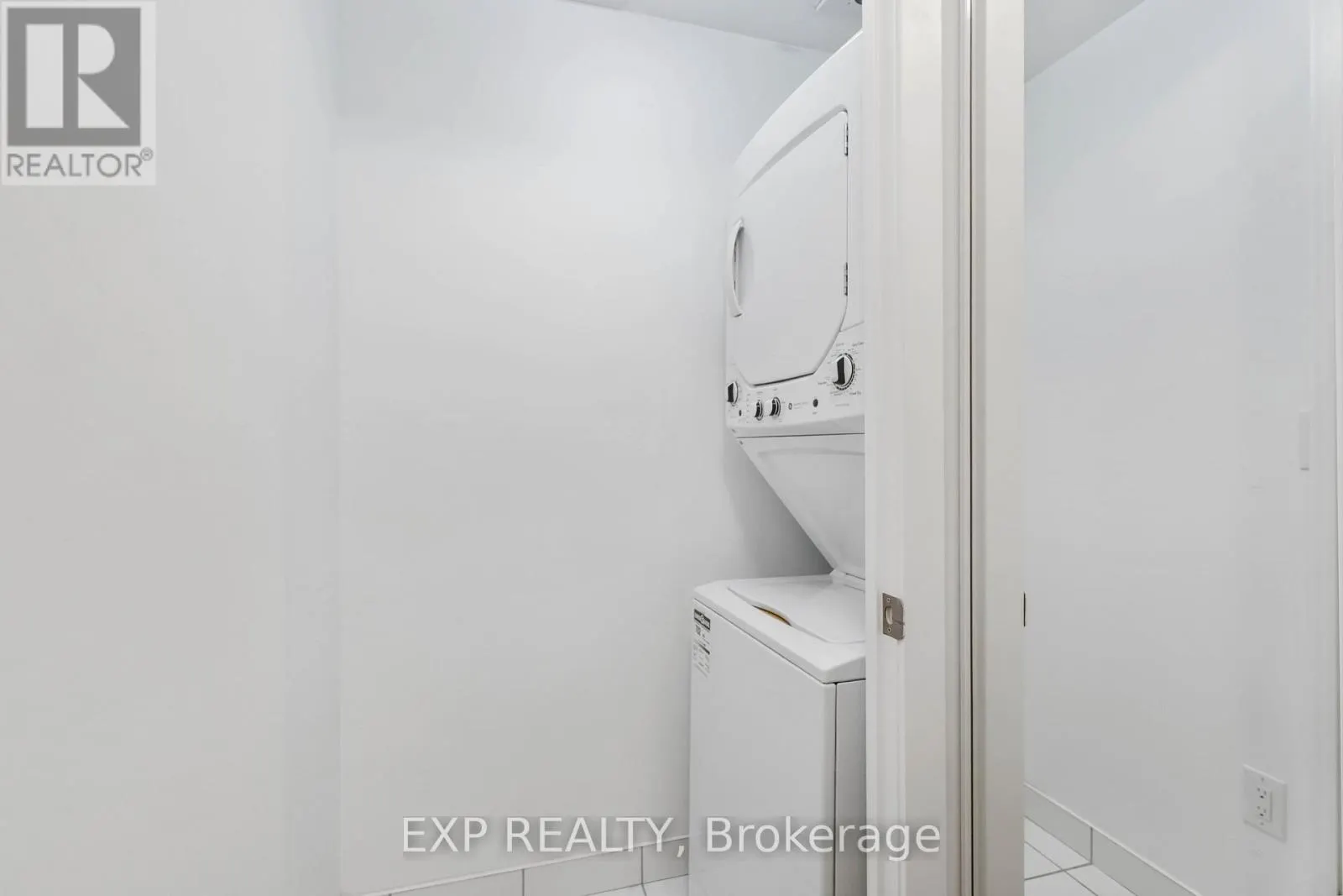807 - 550 NORTH SERVICE ROAD
