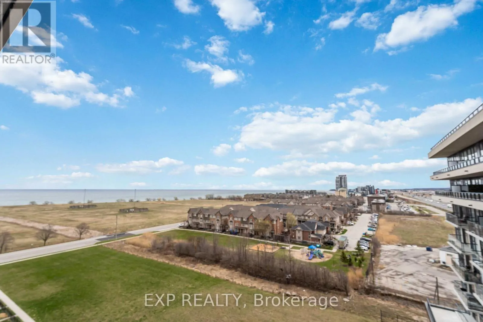 807 - 550 NORTH SERVICE ROAD