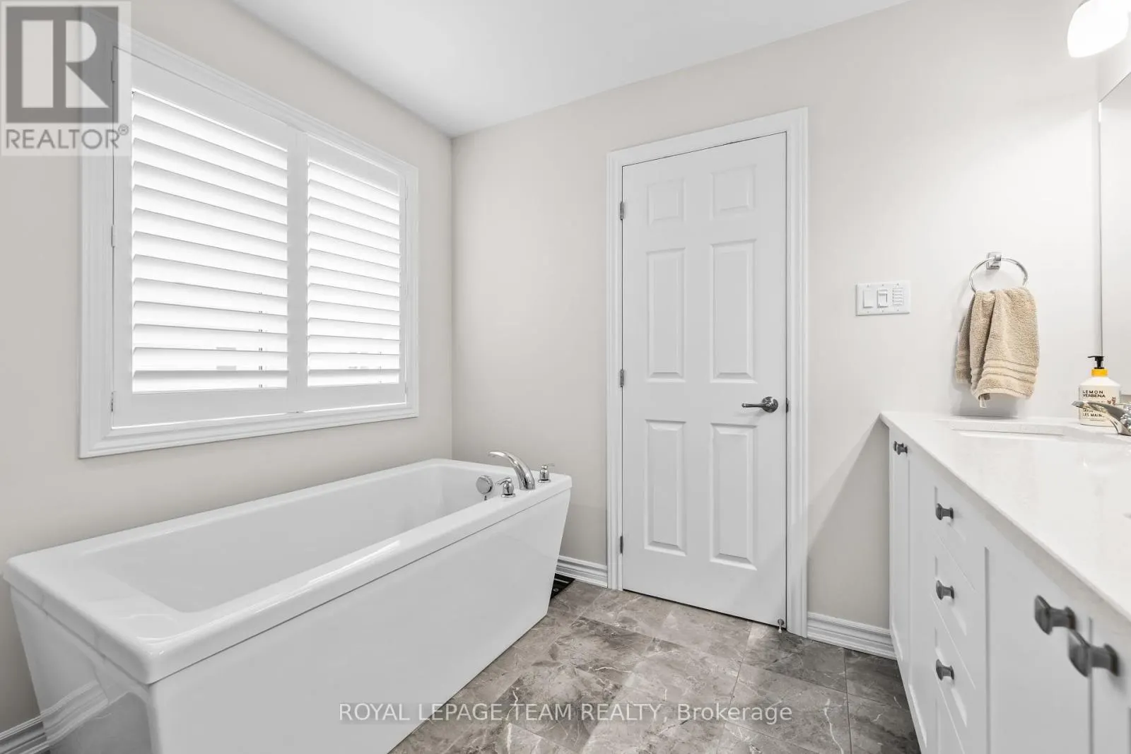 1135 APOLUNE STREET