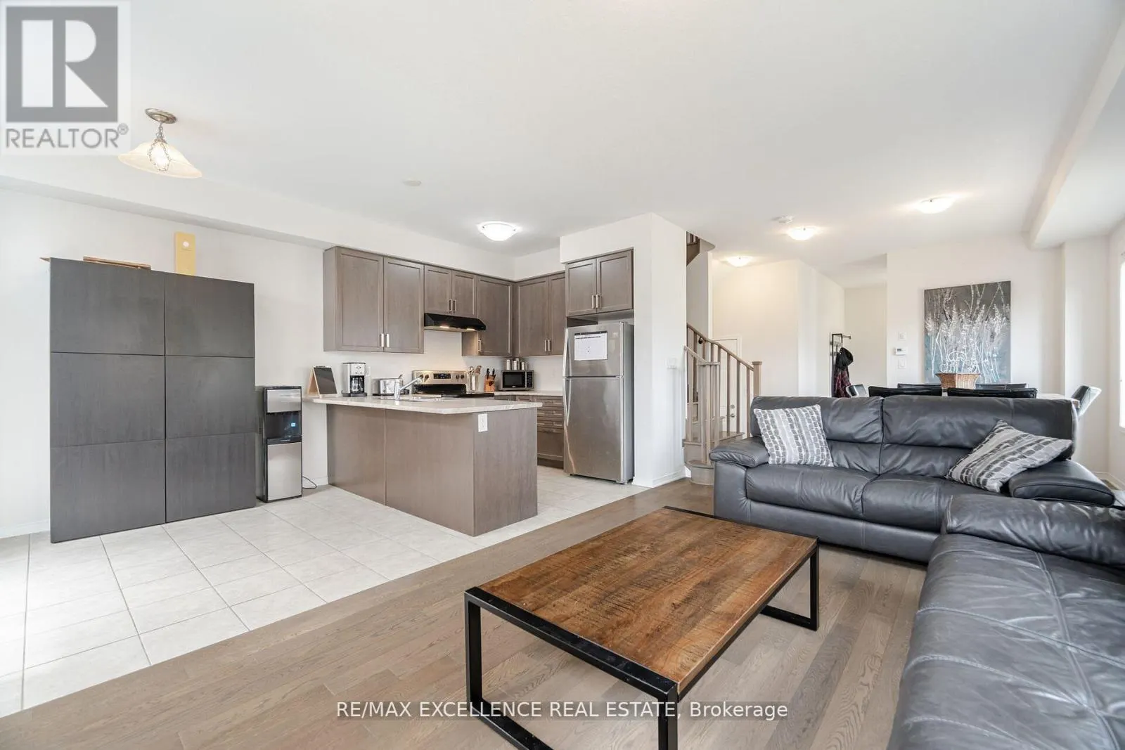 53 OAKTREE DRIVE