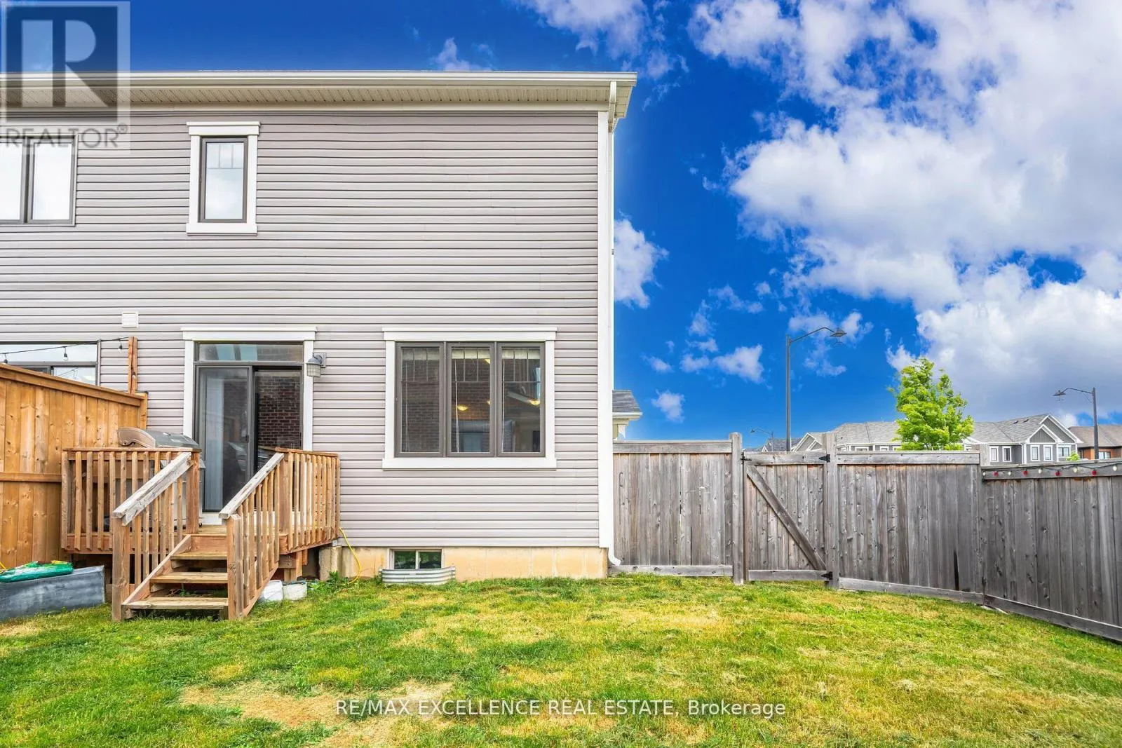 53 OAKTREE DRIVE