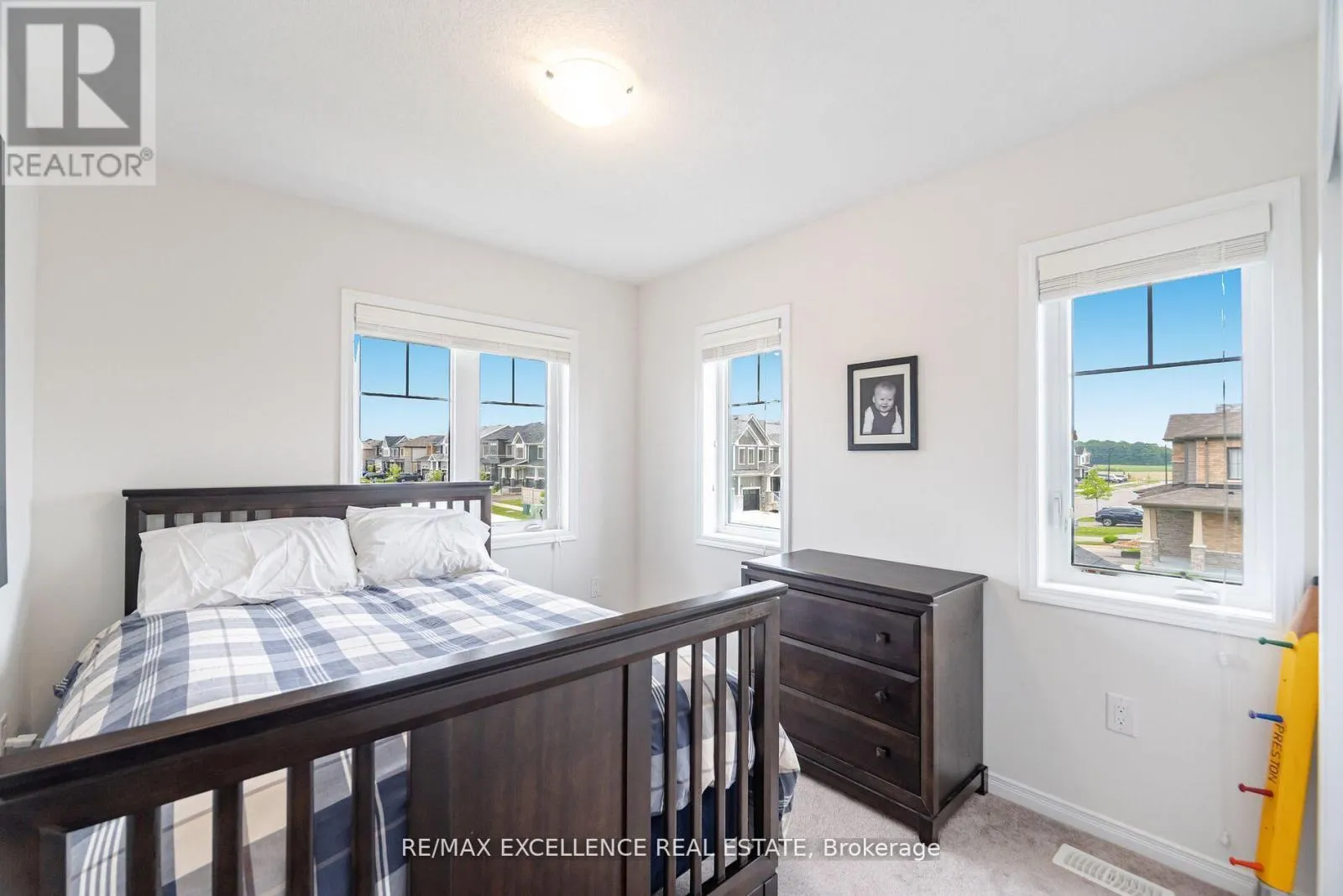 53 OAKTREE DRIVE