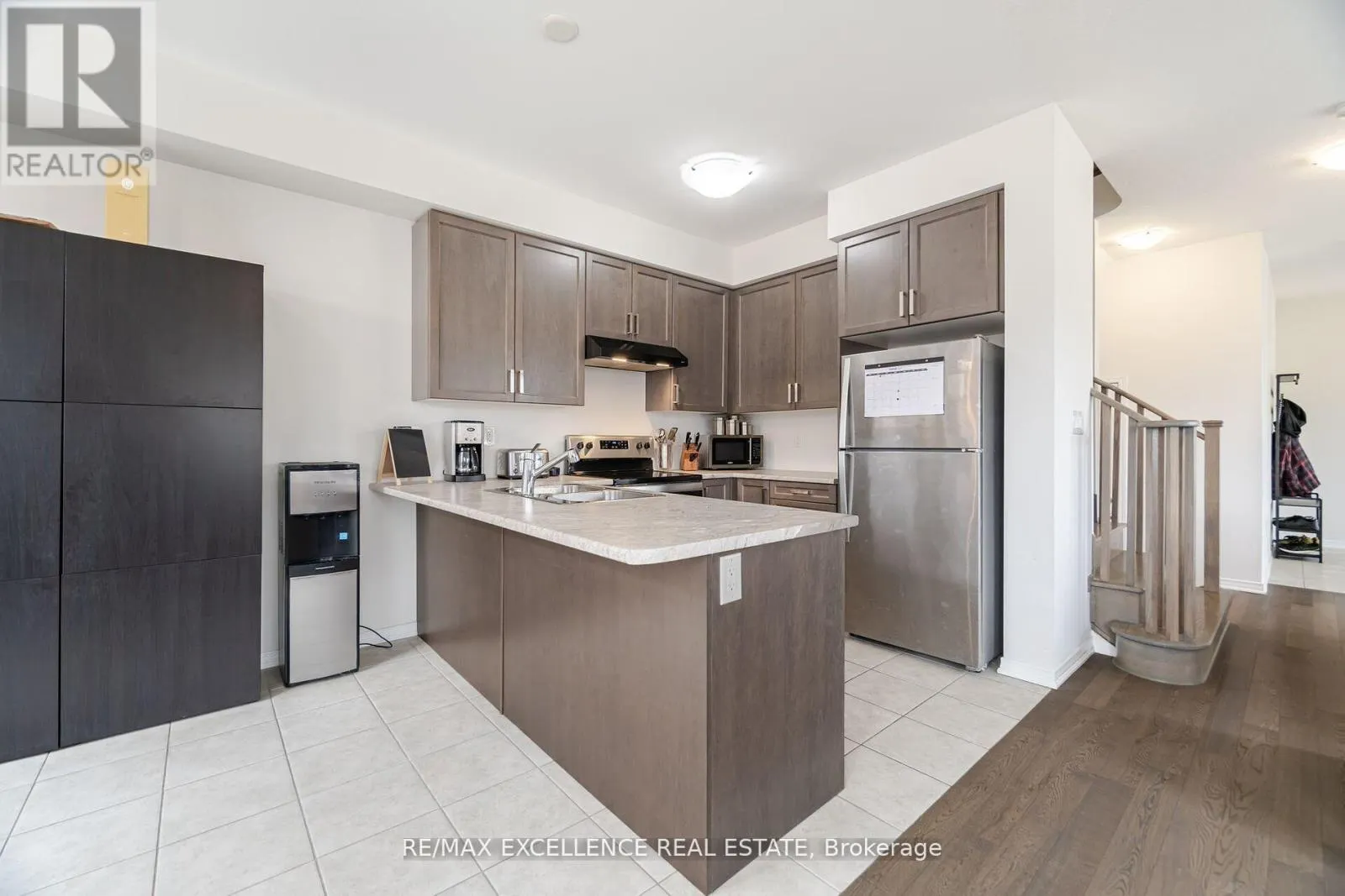 53 OAKTREE DRIVE