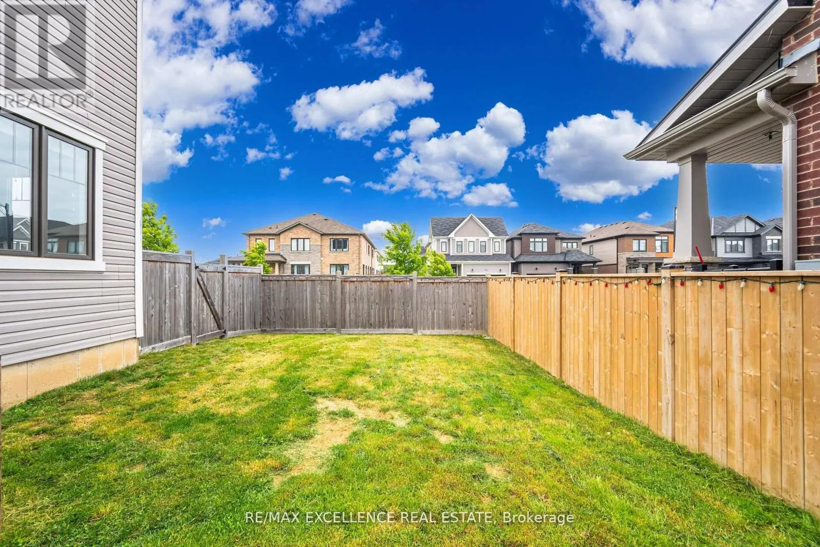 53 OAKTREE DRIVE