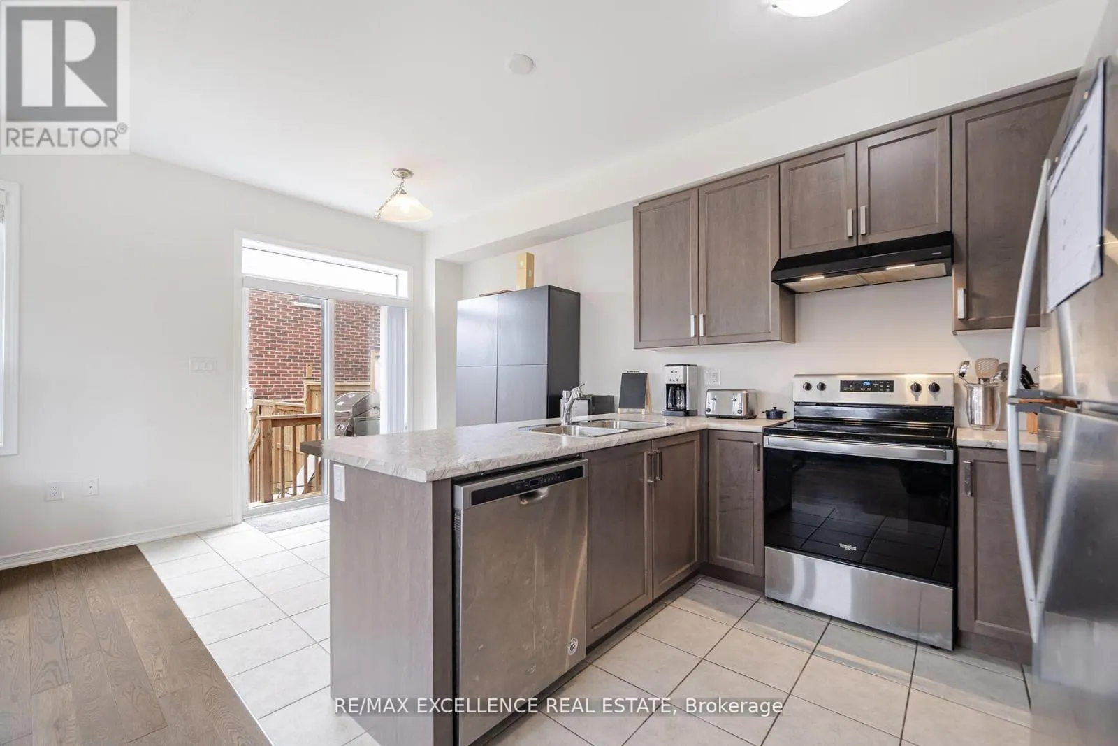 53 OAKTREE DRIVE