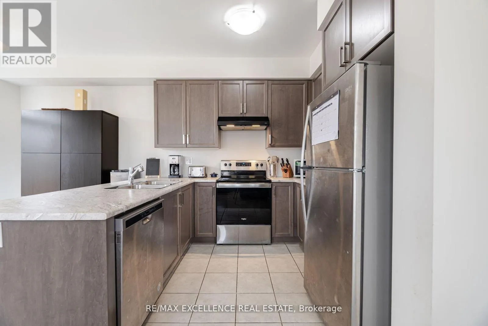 53 OAKTREE DRIVE