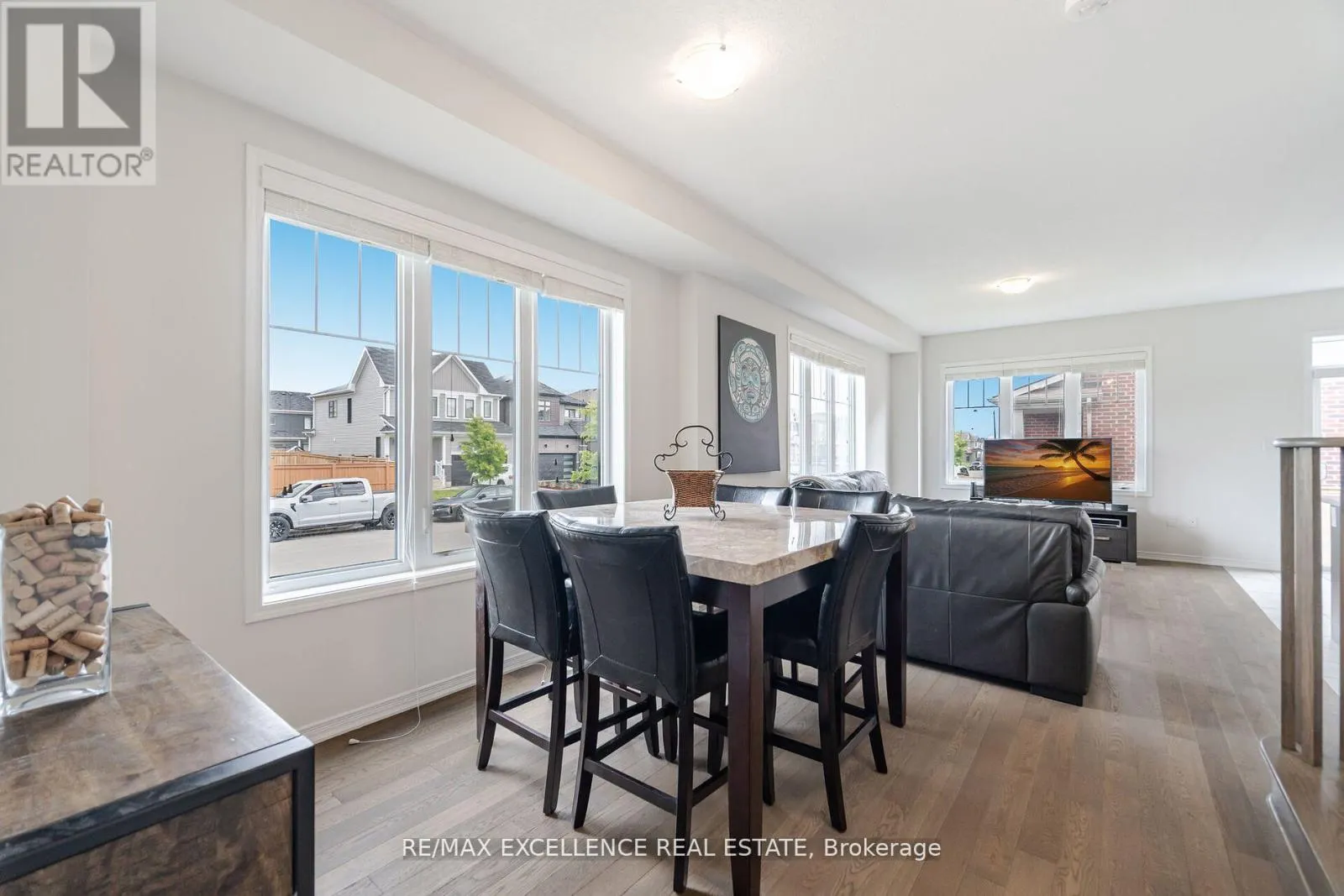 53 OAKTREE DRIVE