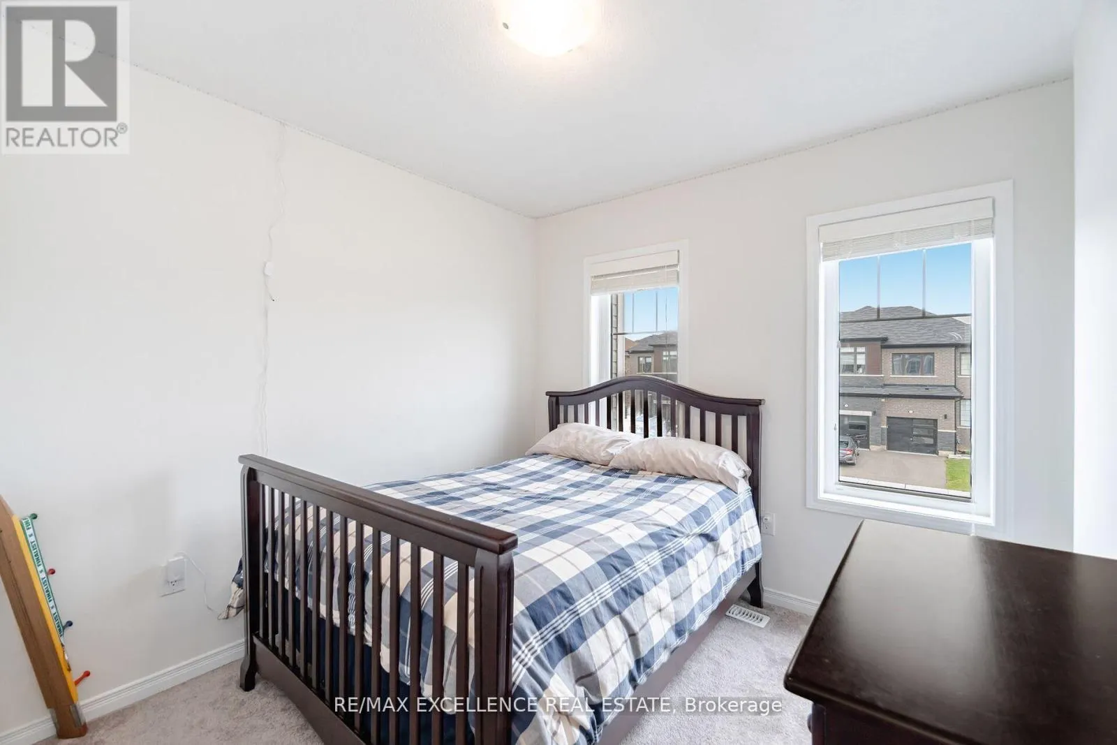 53 OAKTREE DRIVE