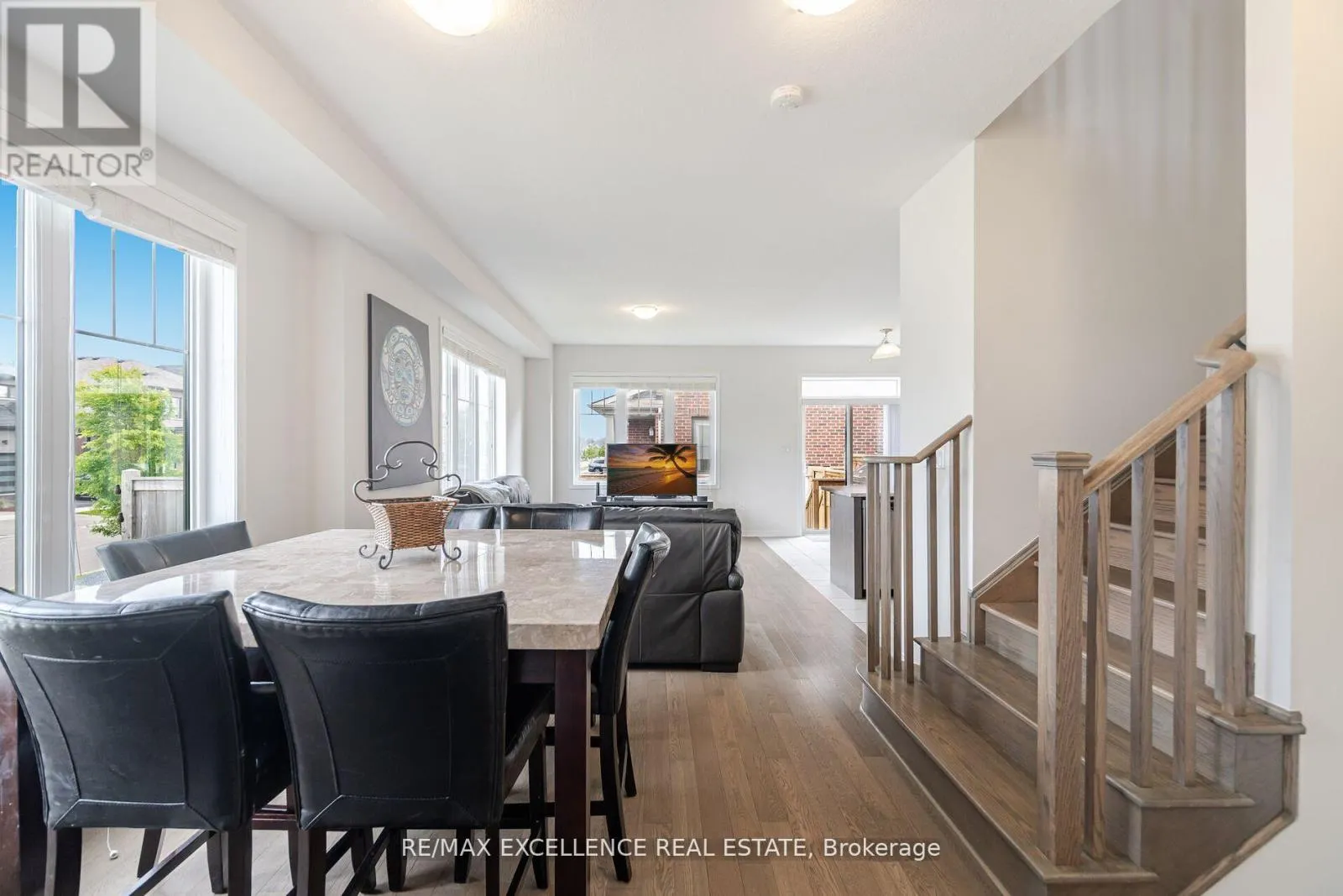 53 OAKTREE DRIVE