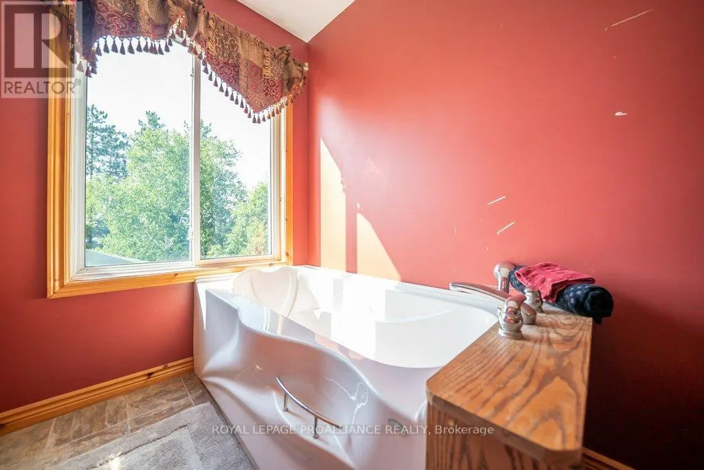 2475 ALF'S BAY LANE