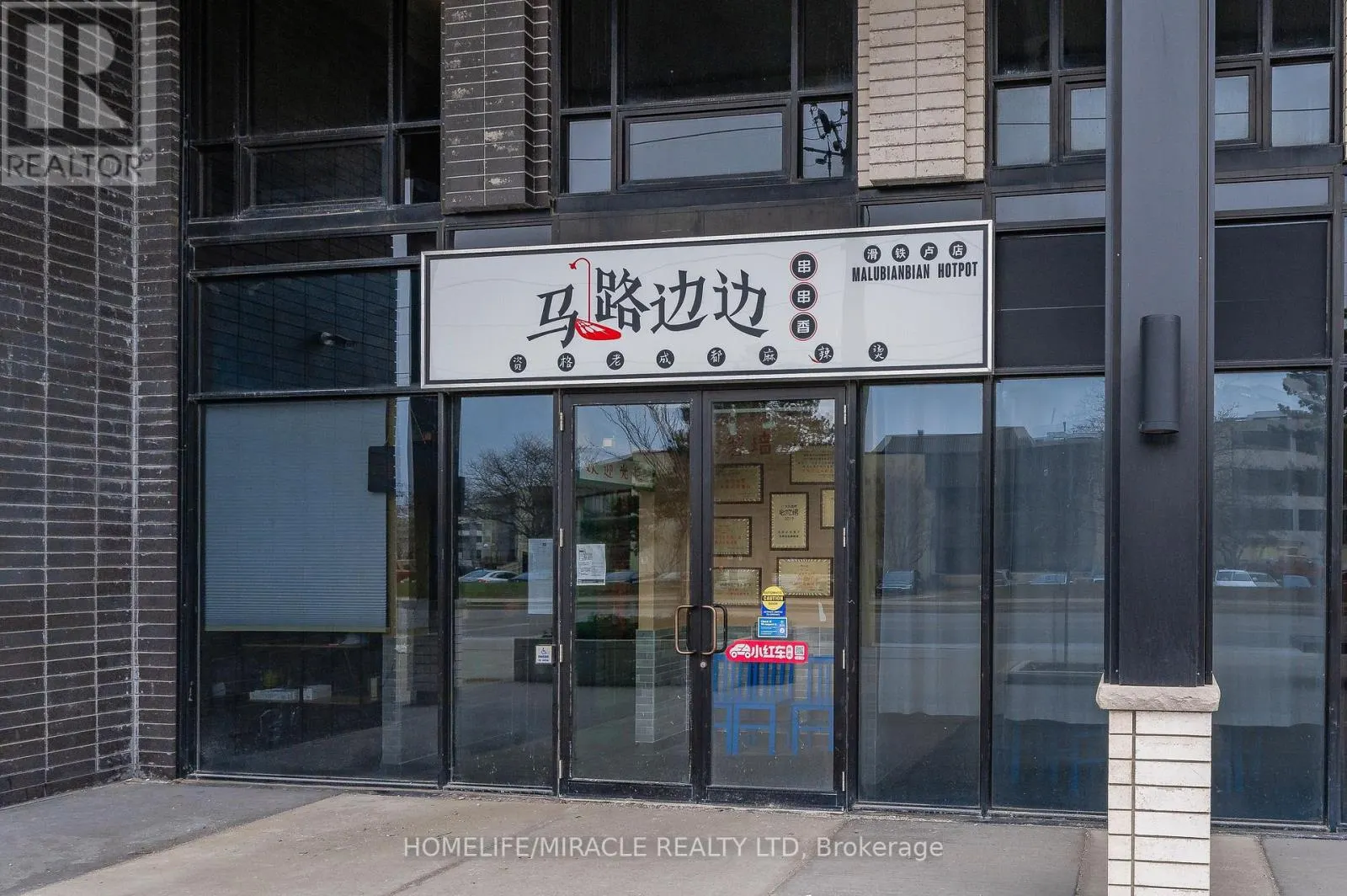 T1-1901 - 330 PHILLIP STREET S