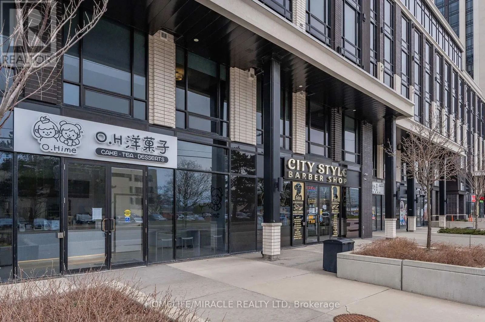 T1-1901 - 330 PHILLIP STREET S