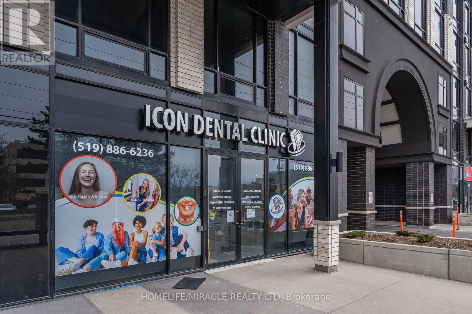 T1-1901 - 330 PHILLIP STREET S