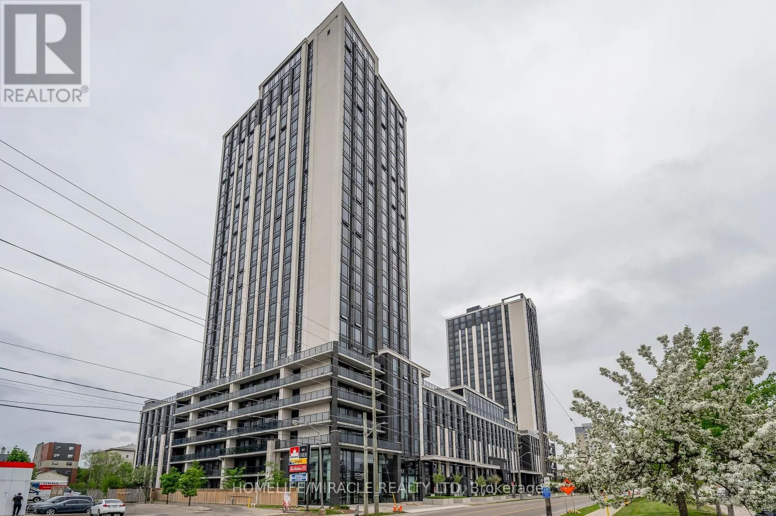 T1-1901 - 330 PHILLIP STREET S