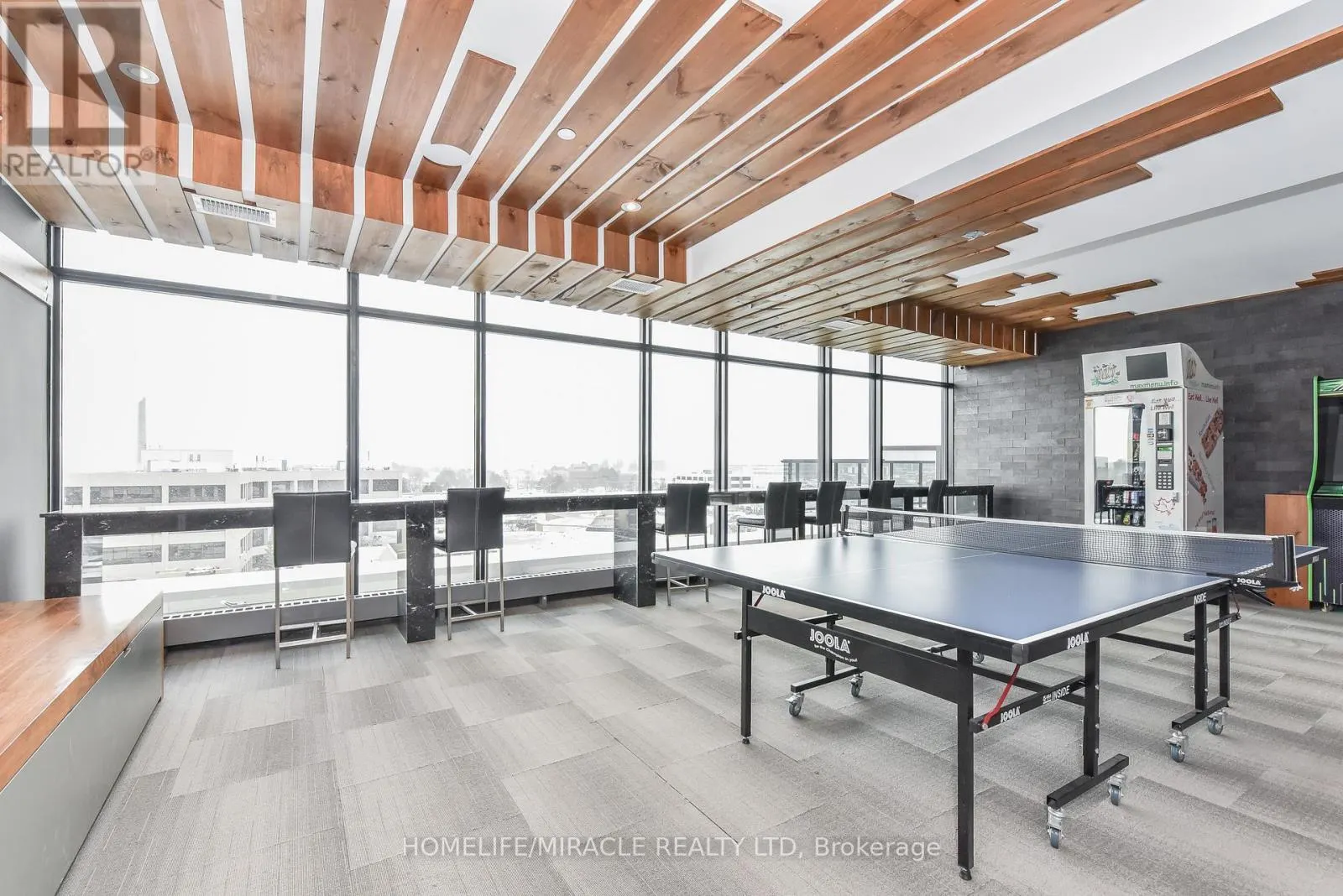 T1-1901 - 330 PHILLIP STREET S