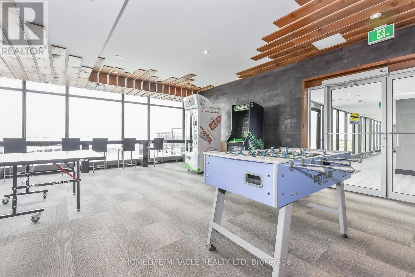 T1-1901 - 330 PHILLIP STREET S