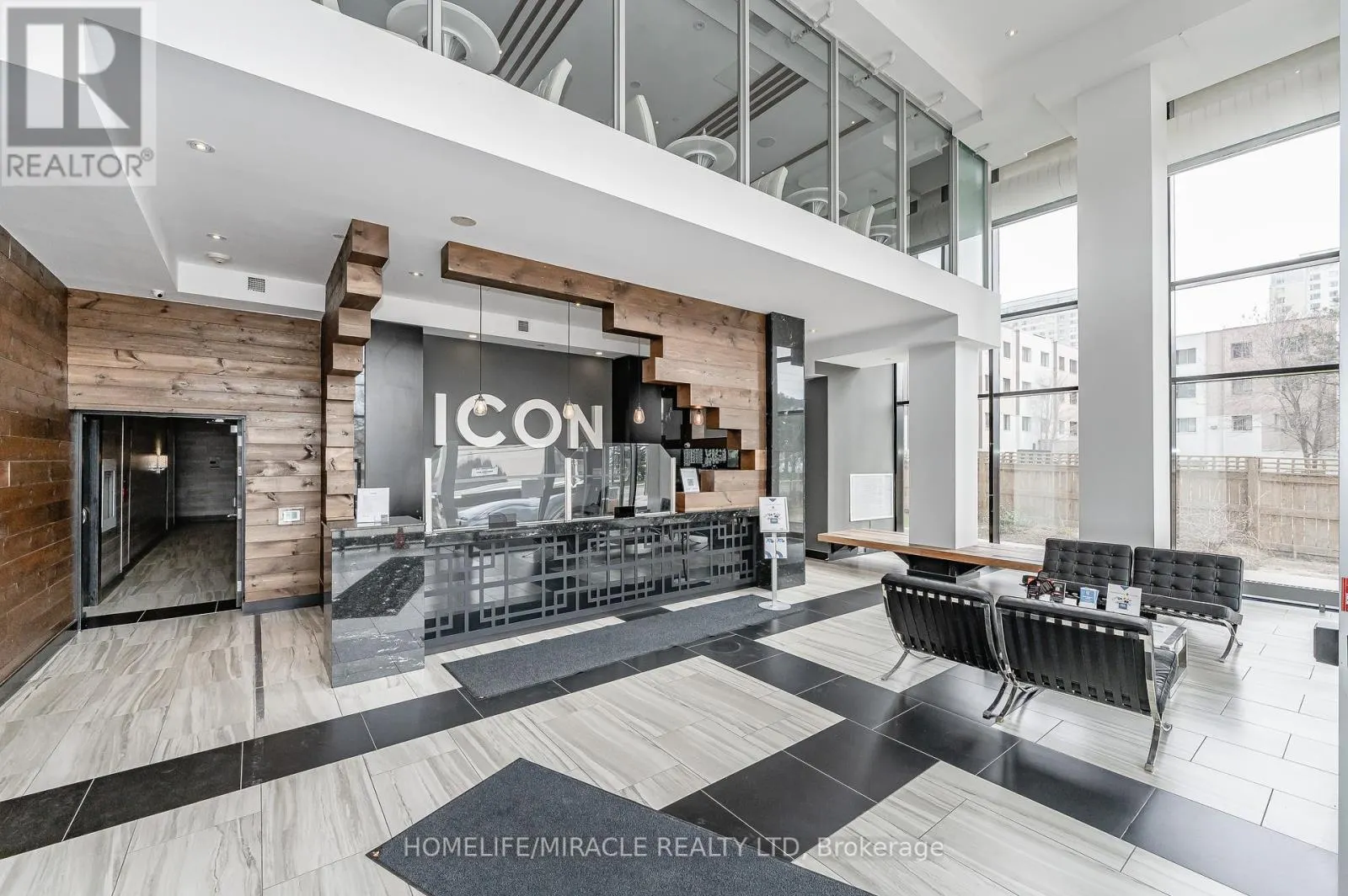 T1-1901 - 330 PHILLIP STREET S