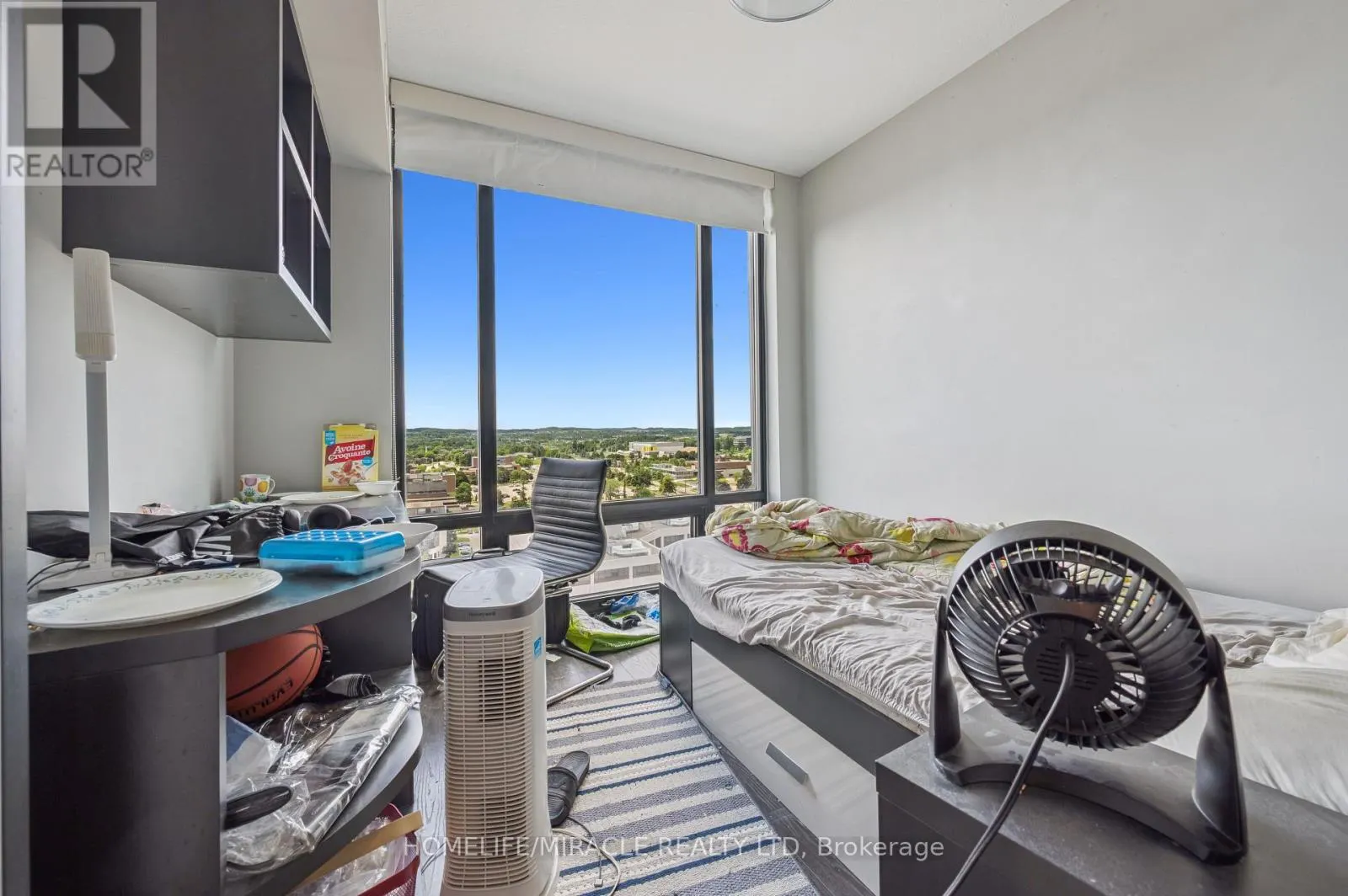 T1-1901 - 330 PHILLIP STREET S
