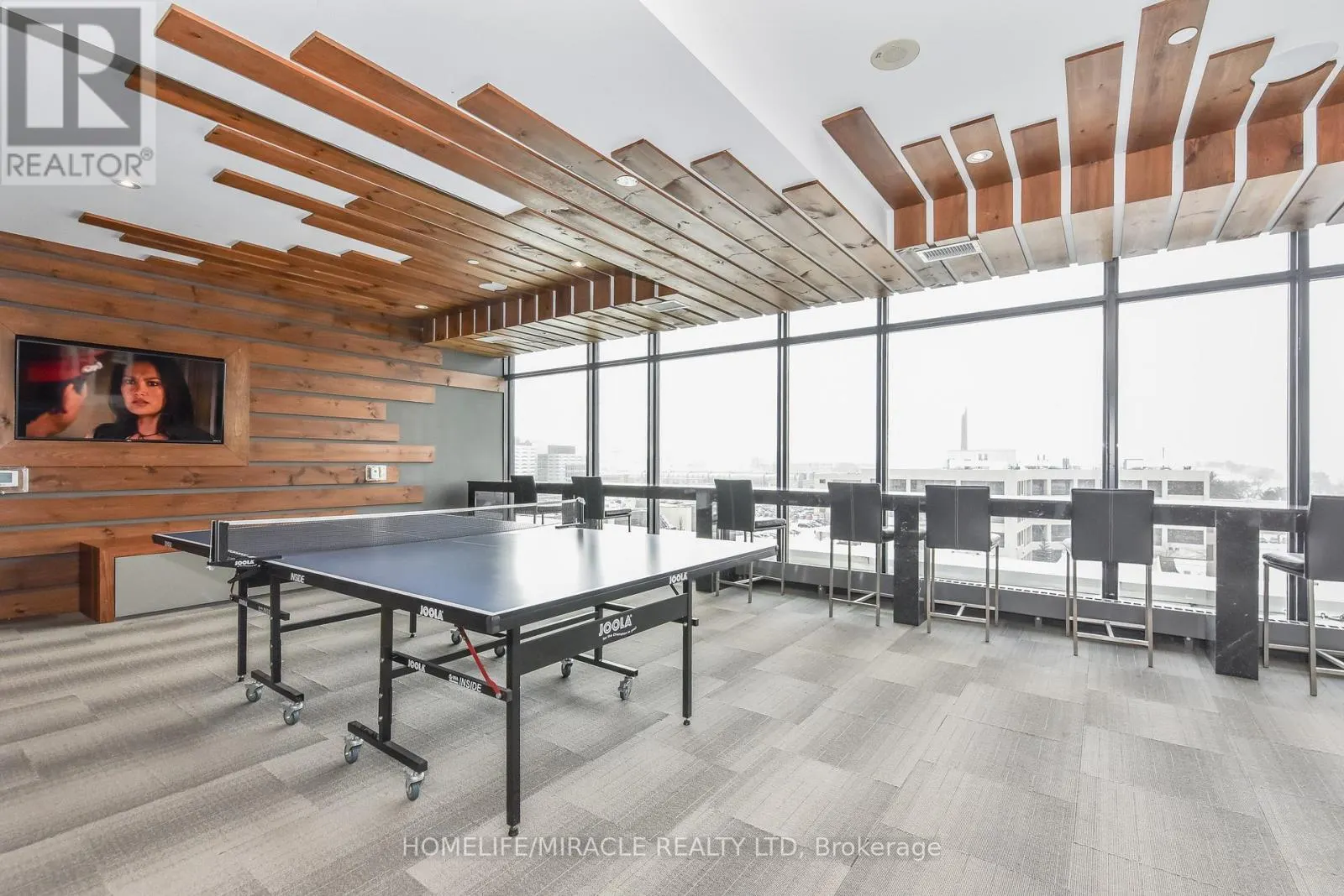 T1-1901 - 330 PHILLIP STREET S