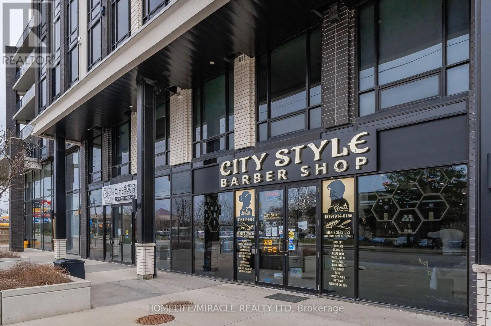 T1-1901 - 330 PHILLIP STREET S