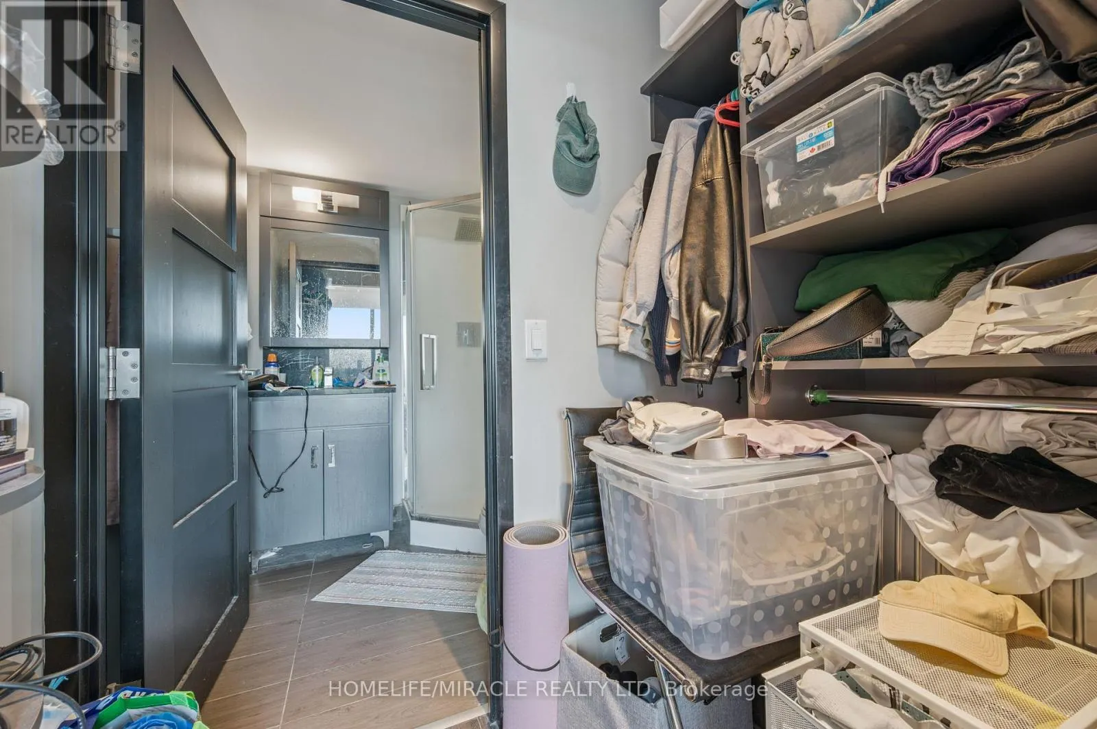 T1-1901 - 330 PHILLIP STREET S