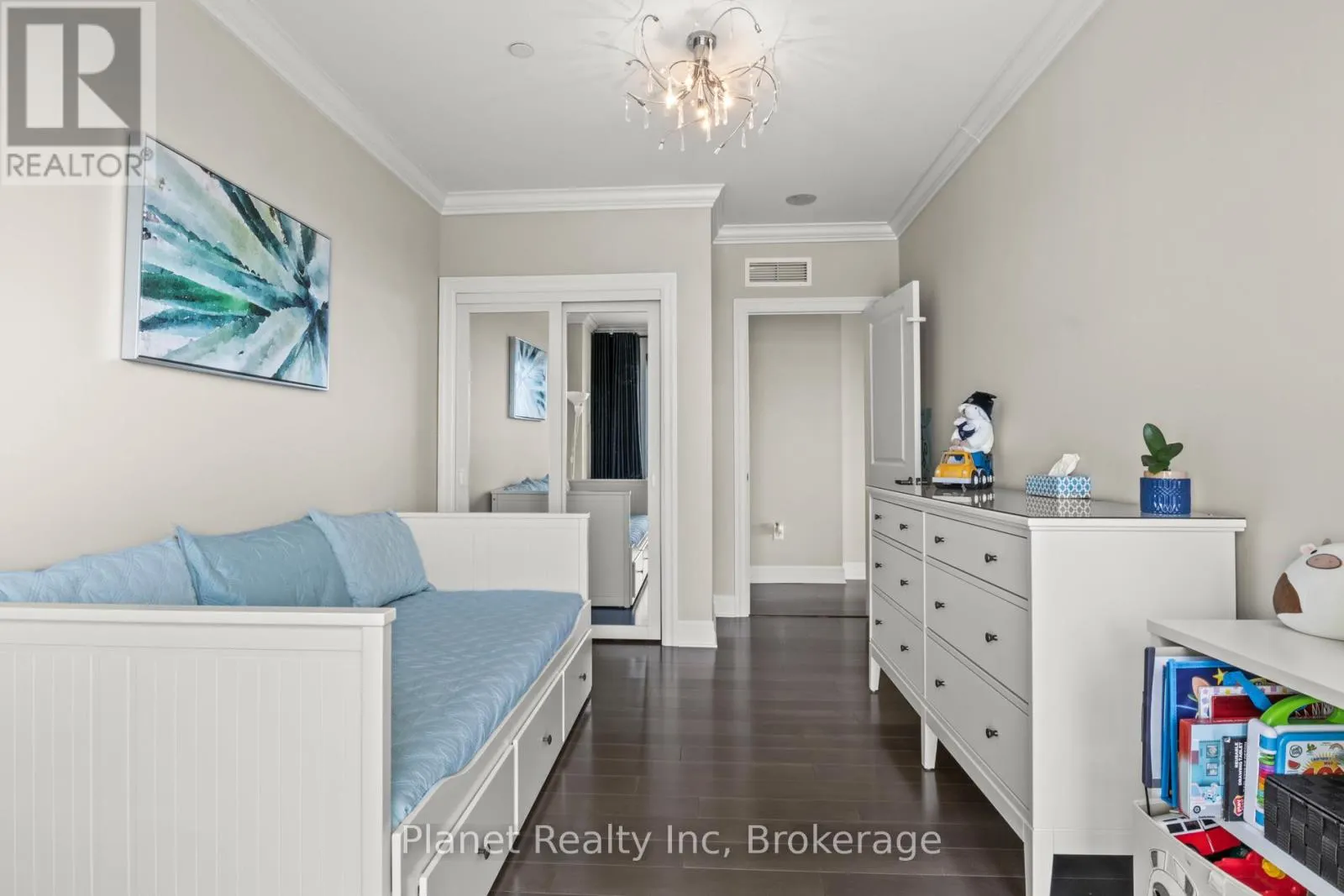 1607 - 160 MACDONELL STREET, #1607