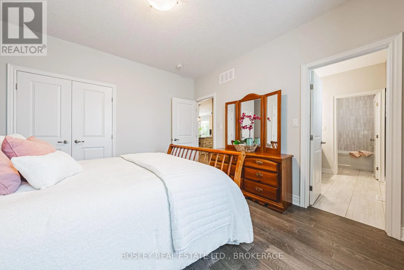 10 - 2848 KING STREET, #10