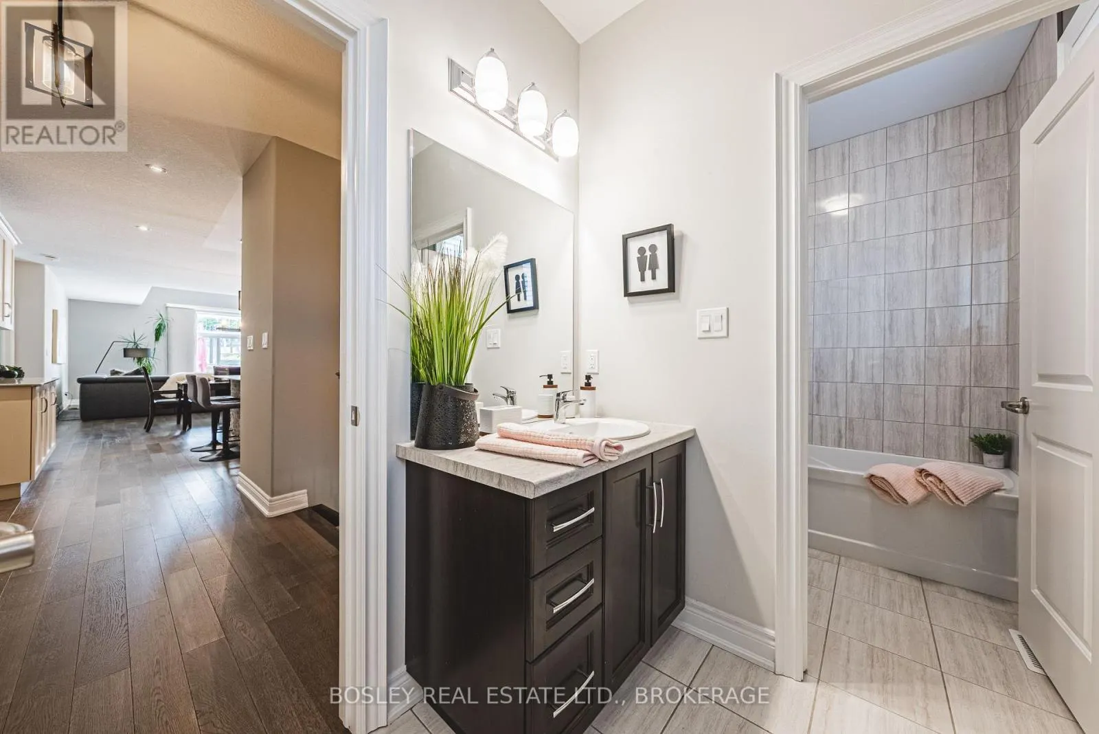10 - 2848 KING STREET, #10