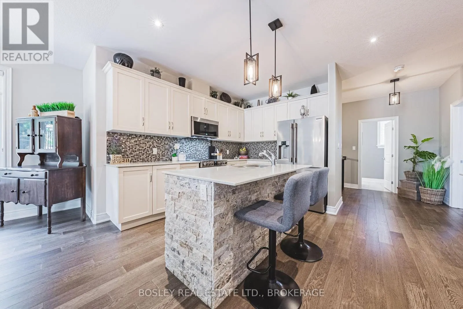 10 - 2848 KING STREET, #10